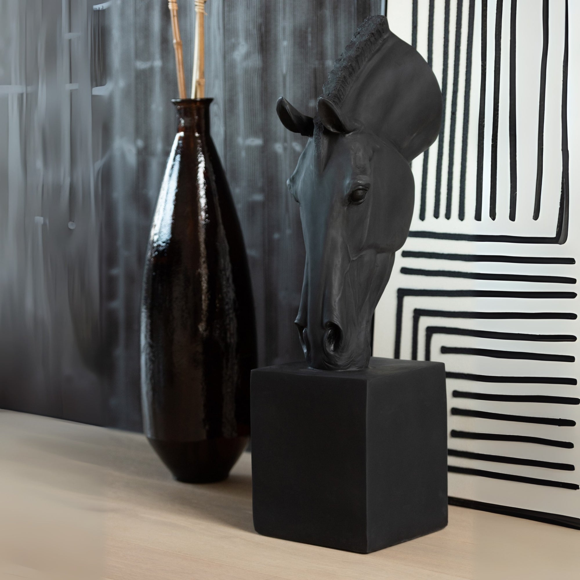 Paard Op Voet Zwart Small J-Line