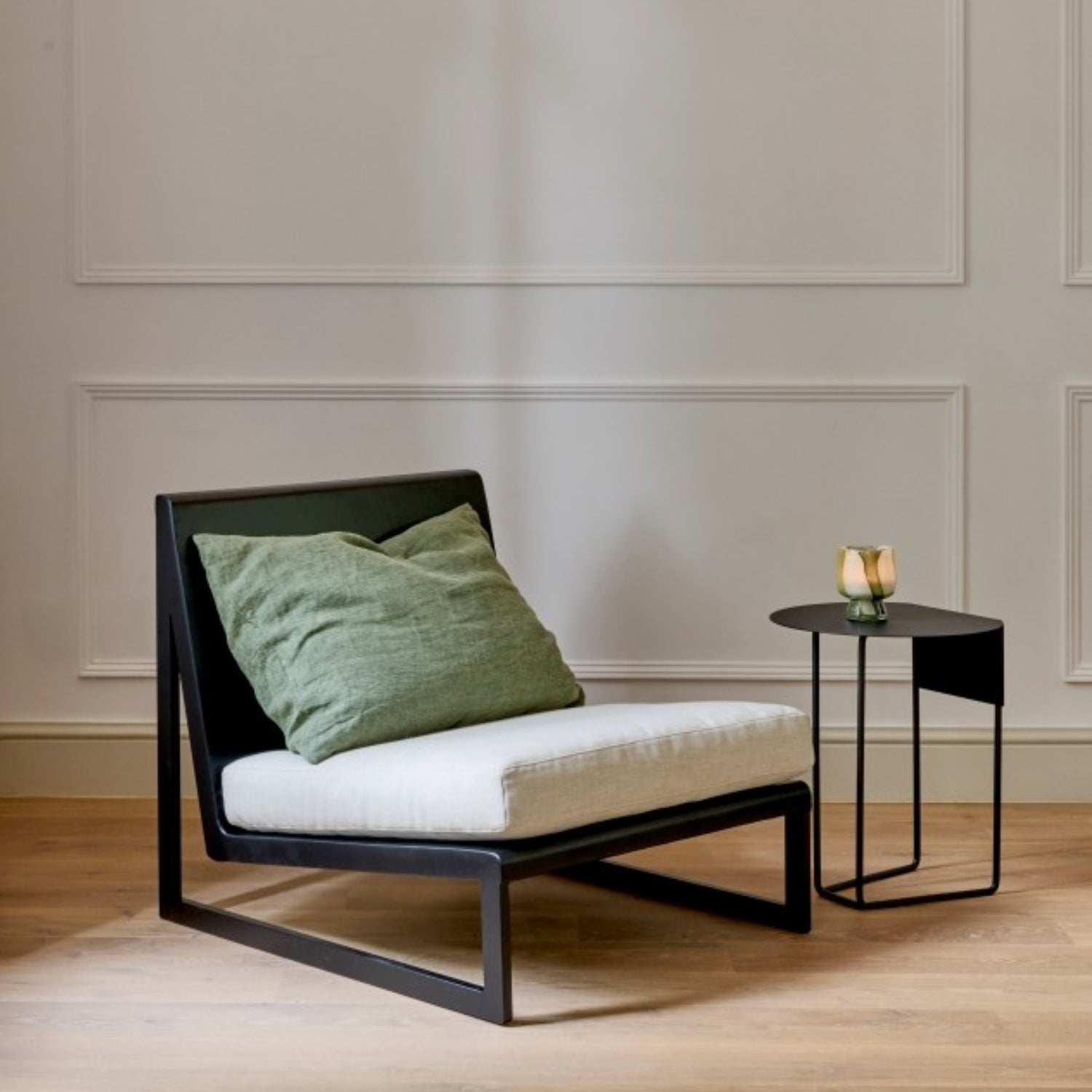 Vanta Lounge Chair Metall Schwarz Pomax