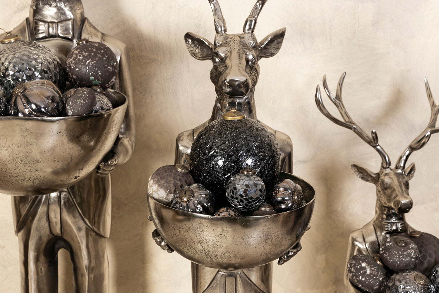 Rendier Beeld met Schaal Gun Metal 109cm Small PTMD