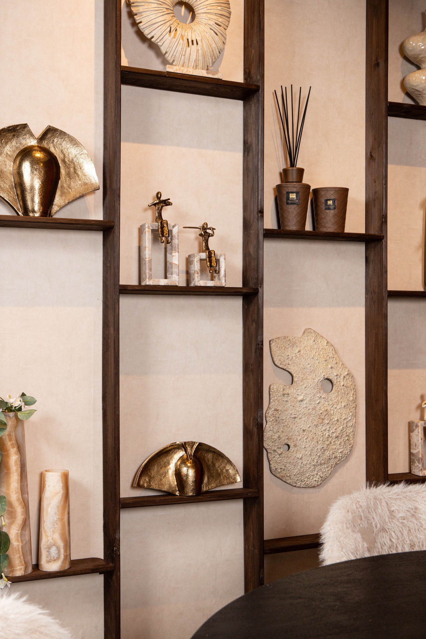 Aleria Gold Casted Alu Flute Lady On Marble Base PTMD