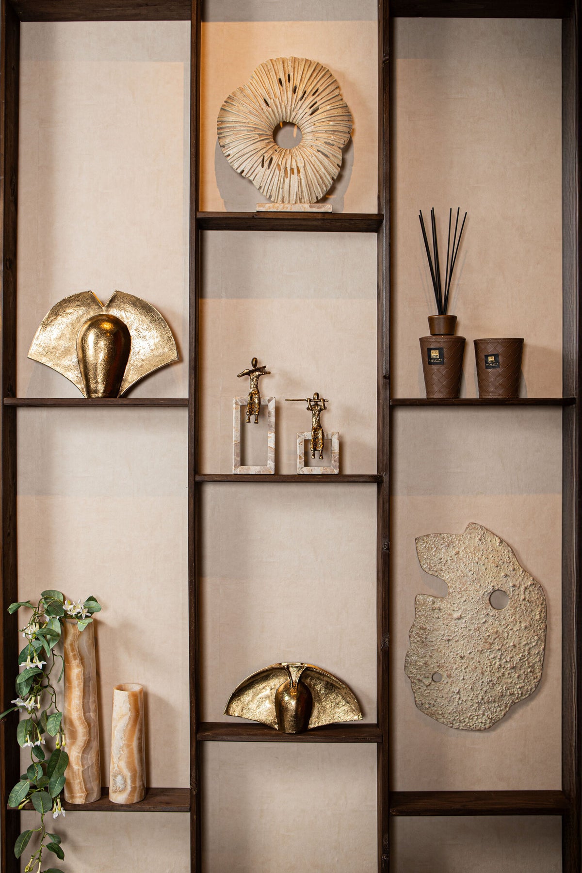 Aleria Beige Casted Alu Flute Lady On Marble Base PTMD
