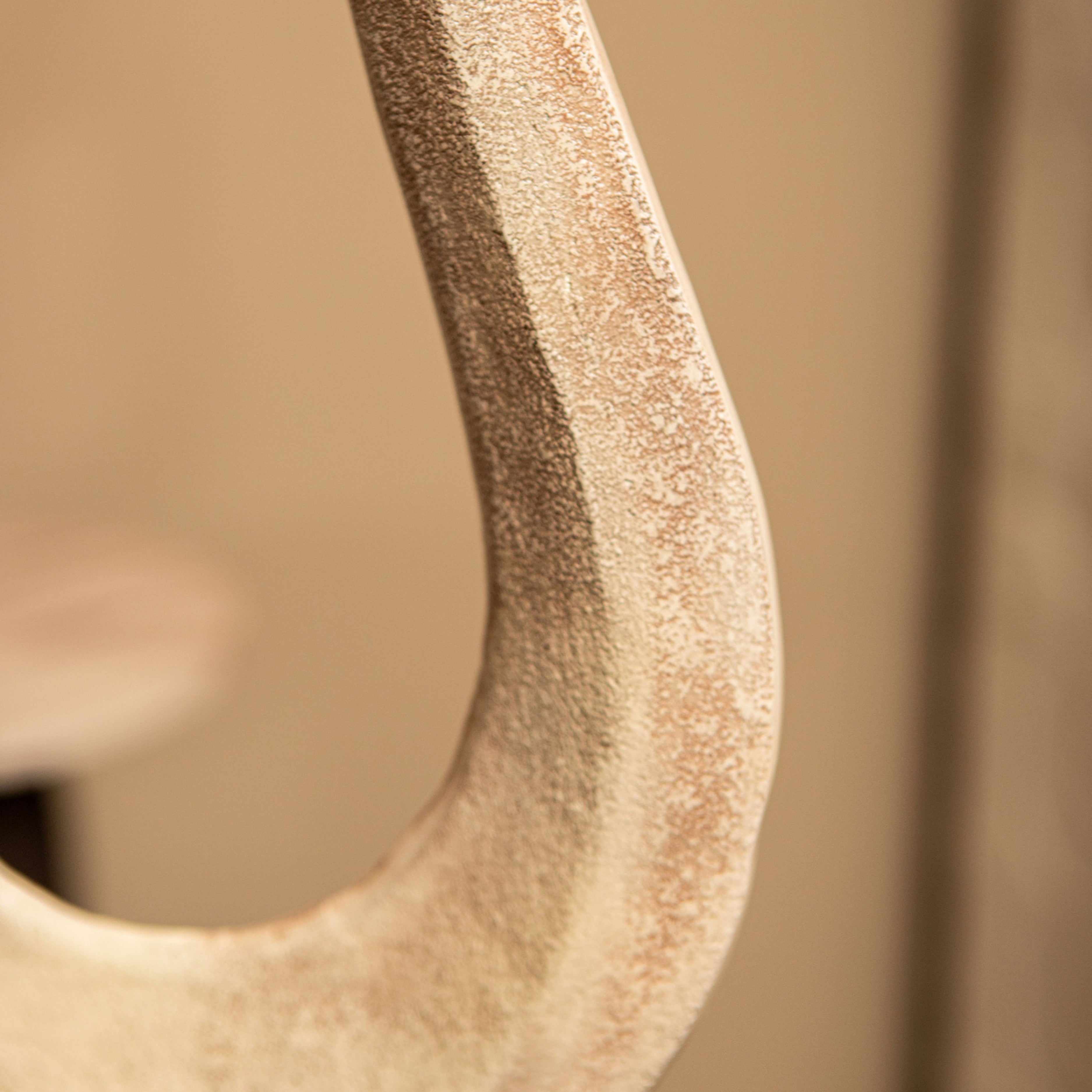 Beeld Camare Abstract Design Gegoten Aluminium Beige Medium PTMD