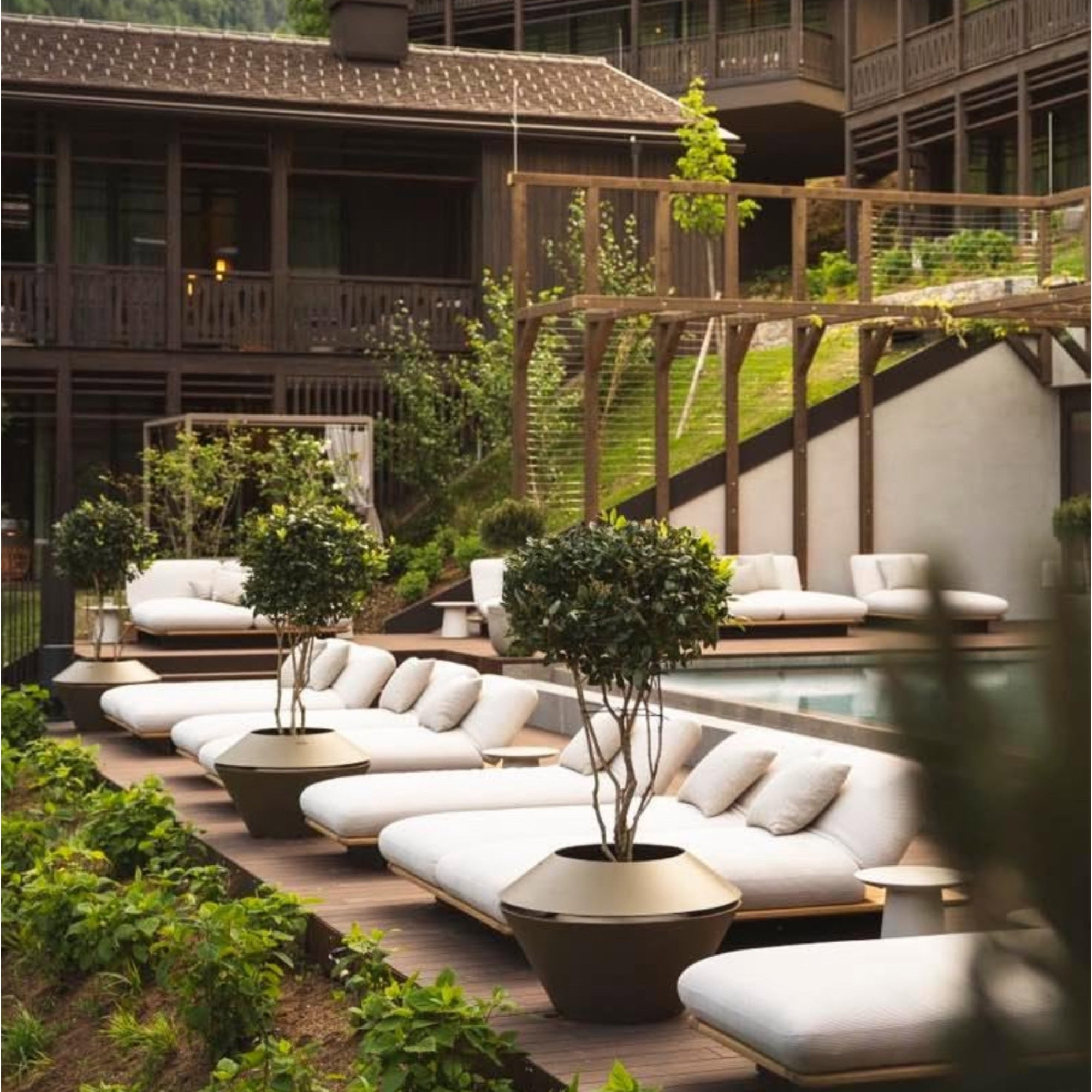 MAZU Oyster Luxe LED Plantenpot Cortenstaal