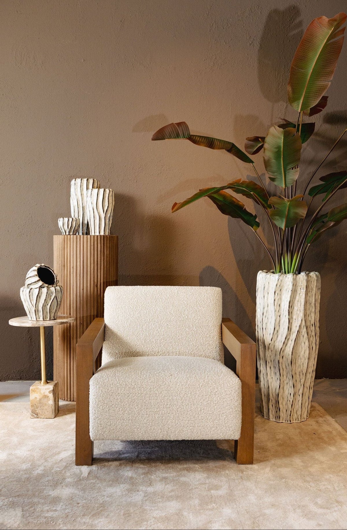 Adelina Bloempot Keramiek Wit Large van PTMD, bloempot gestyled in een sfeervol interieur