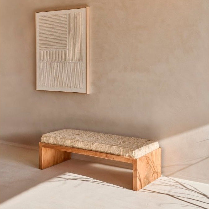 Bankje Shiba Acaciahout Naturel van Pomax, sfeerfoto van het houten bankje in een interieur