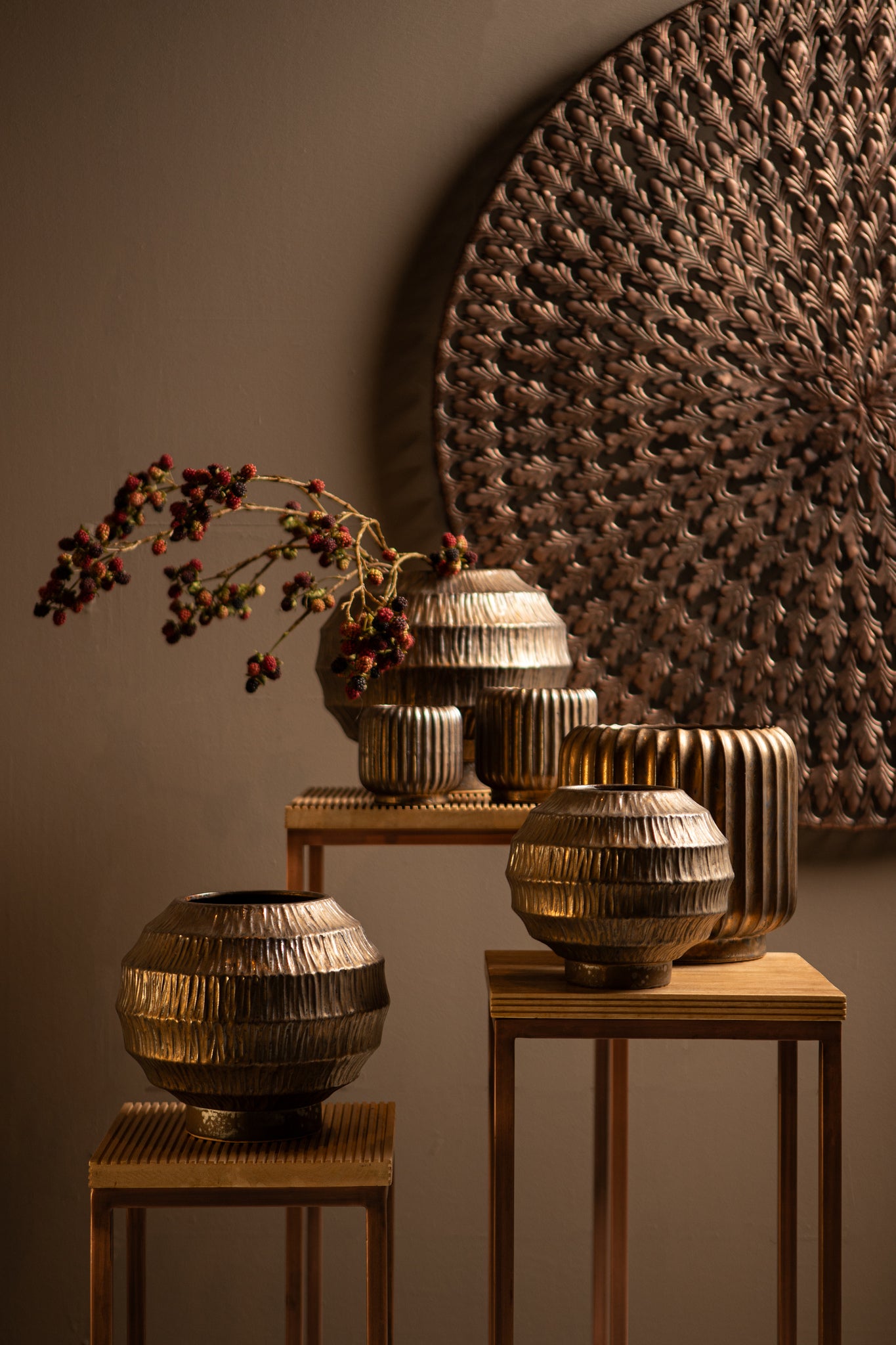Cherith Bronze Round Ceramic Pot Ribbed M Dia28,5cmx26cm PTMD - Pot - PTMD - livinglovely.nl