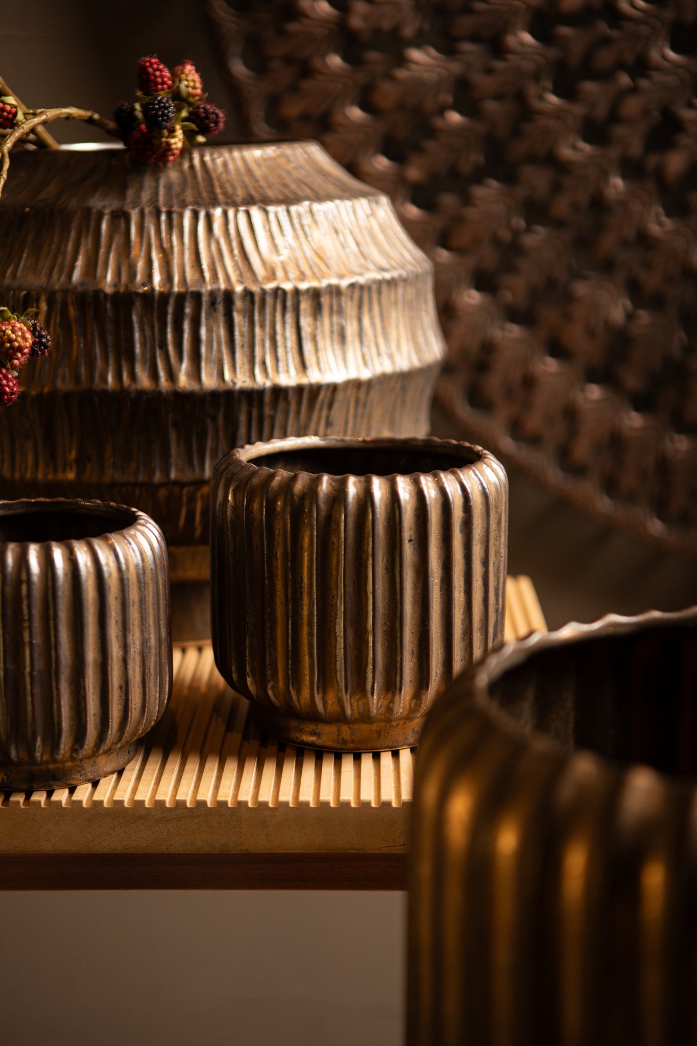 Cherith Bronze Round Ceramic Pot Ribbed M Dia28,5cmx26cm PTMD - Pot - PTMD - livinglovely.nl