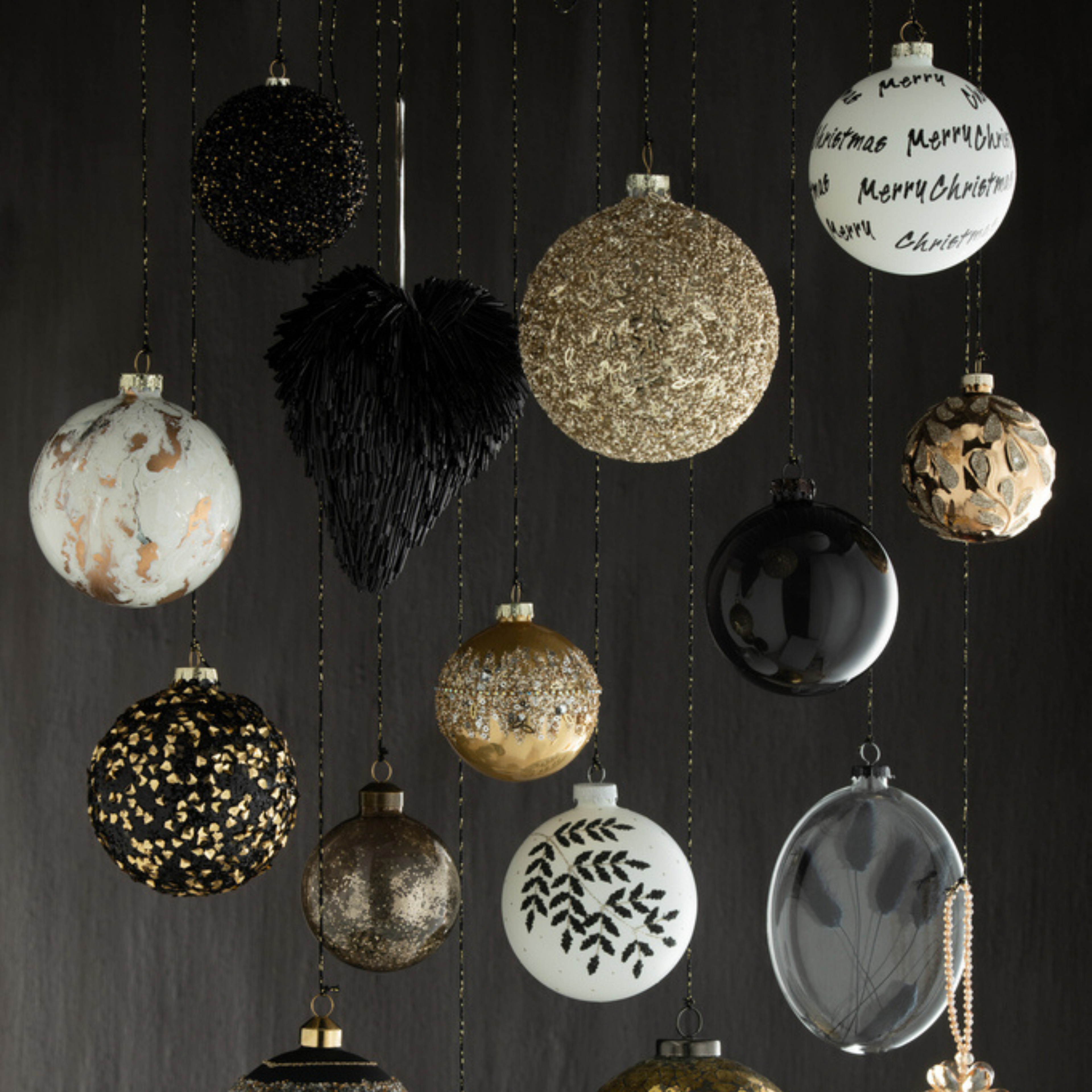 Doos Van 4 Kerstballen Marmerlook Glas Wit/Goud Medium - Kerstbal - J-Line - livinglovely.nl