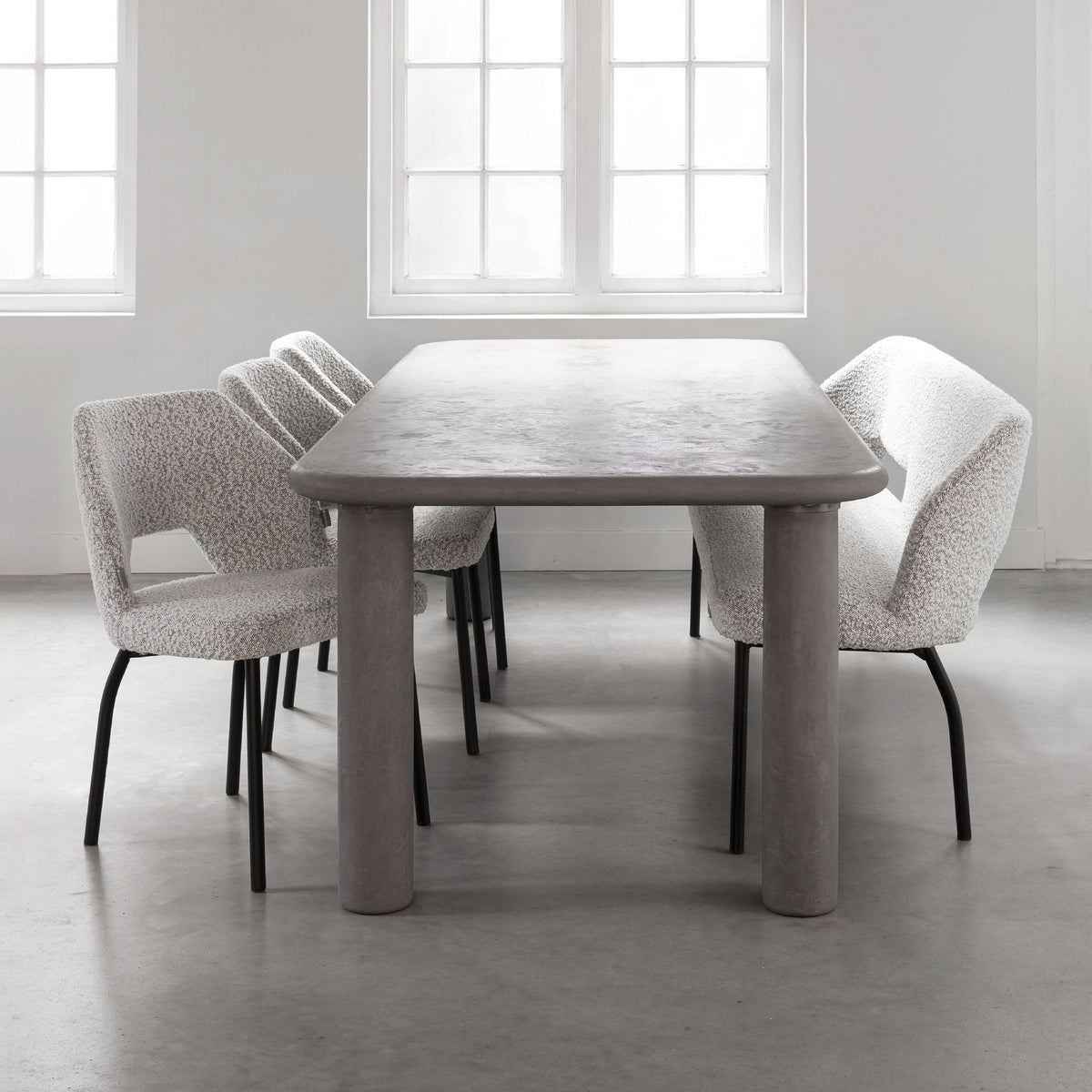 Grote Mortex eettafel Clio Dusk met eetkamerstoelen