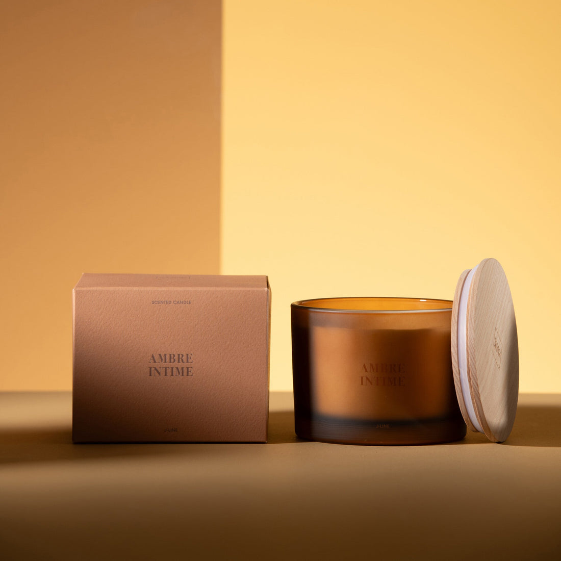 Geurkaars Accords Essentiels Ambre Intime 28 Uur - Geurkaars - J-Line - livinglovely.nl