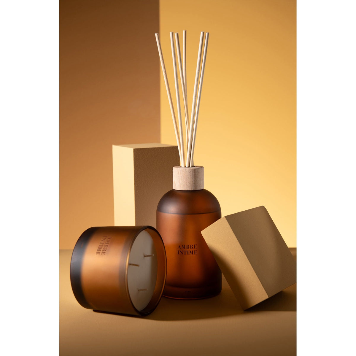 Geurkaars Accords Essentiels Ambre Intime 28 Uur