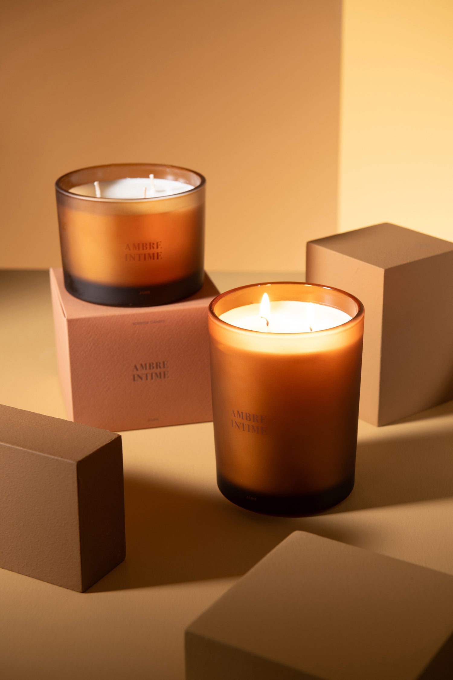 Geurkaars Accords Essentiels Ambre Intime 52 Uur - Geurkaars - J-Line - livinglovely.nl