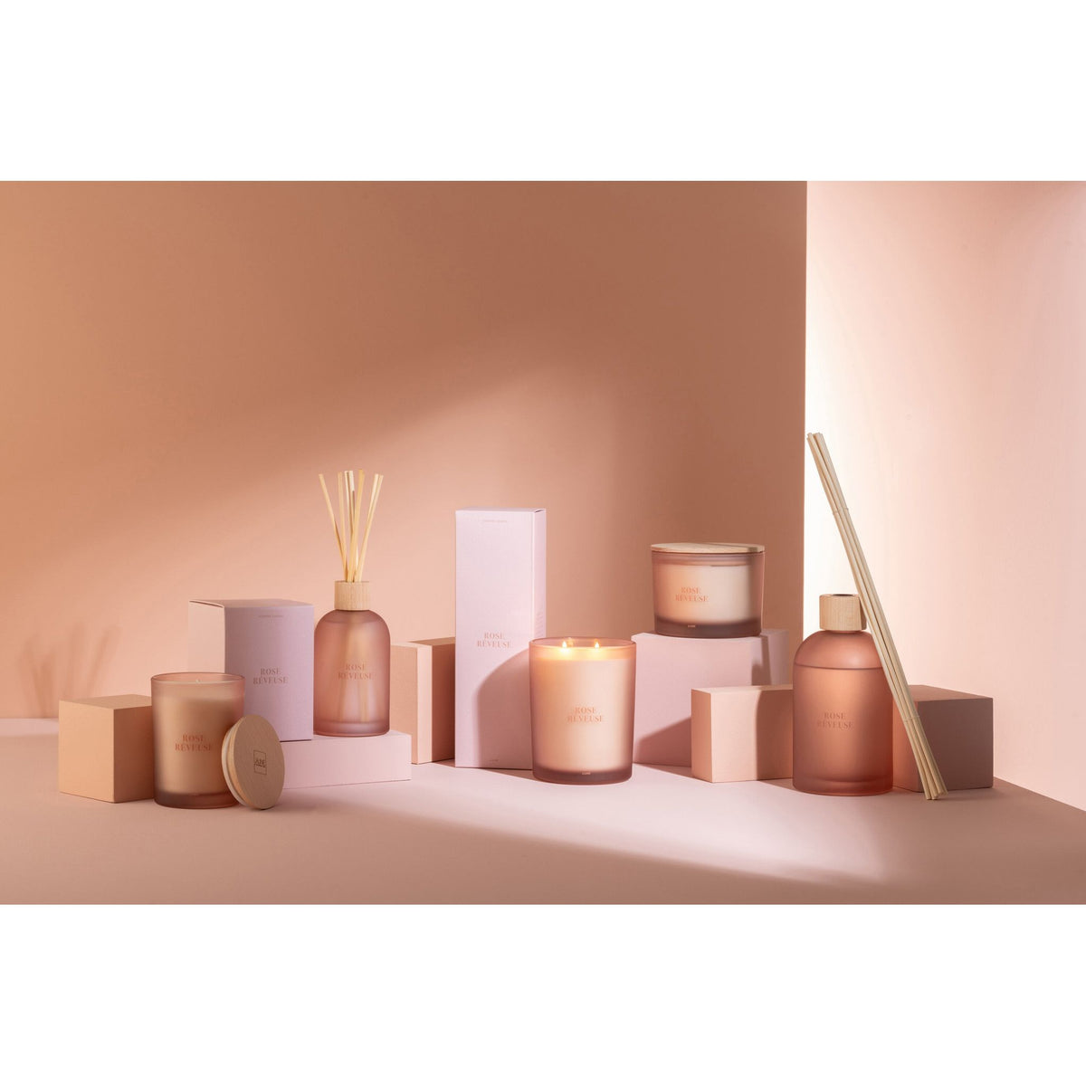 Geurkaars Accords Essentiels Rose Rêveuse 28 Uur J-Line