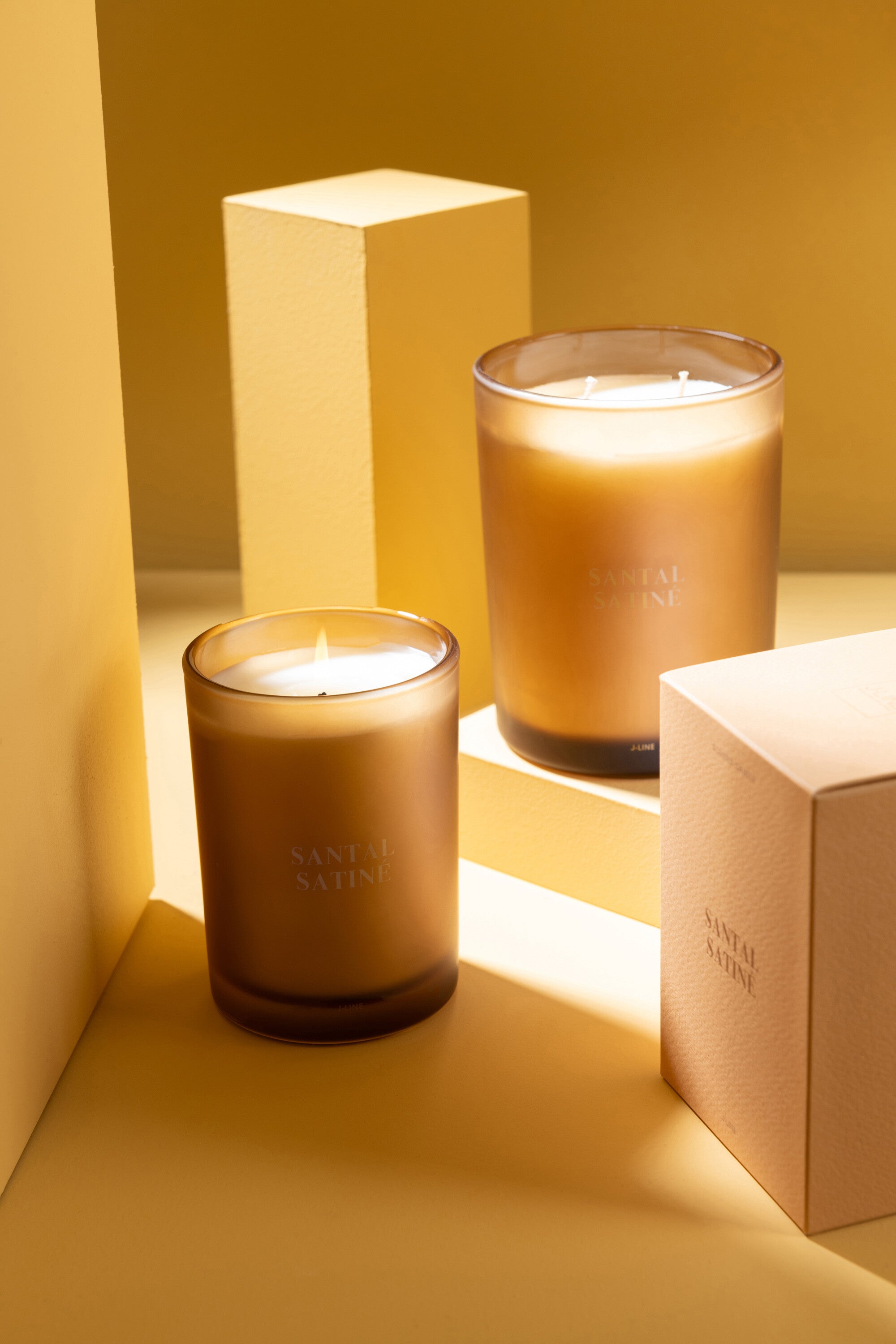 Geurkaars Accords Essentiels Santal Satiné 52 Uur - Geurkaars - J-Line - livinglovely.nl