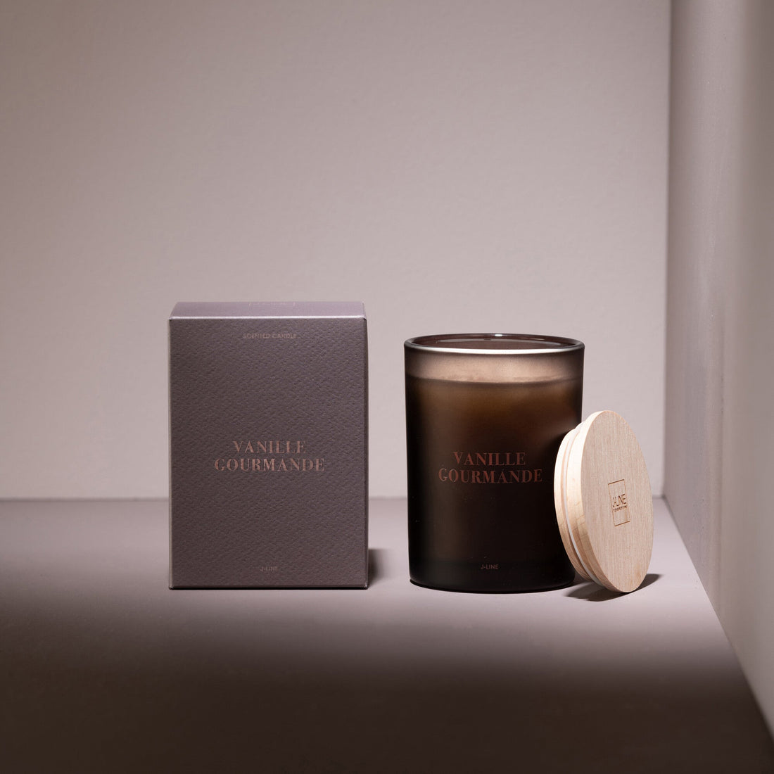 Geurkaars Accords Essentiels Vanille Gourmande 38 Uur - Geurkaars - J-Line - livinglovely.nl