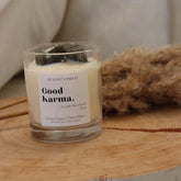 Geurkaars Good Karma met Edelstenen Incl Spotify Playlist - Geurkaars - De Scent - livinglovely.nl