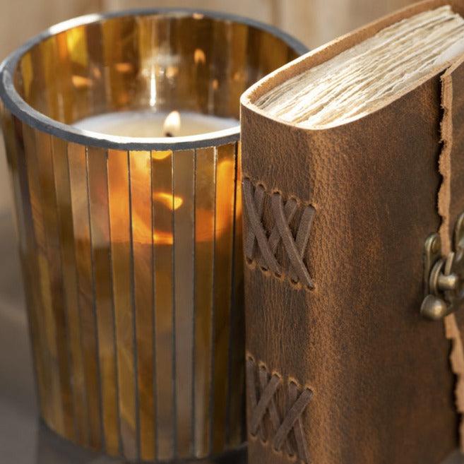 Geurkaars Noa Zesty Sunburst Oker Medium-55h - Geurkaars - J-Line - livinglovely.nl