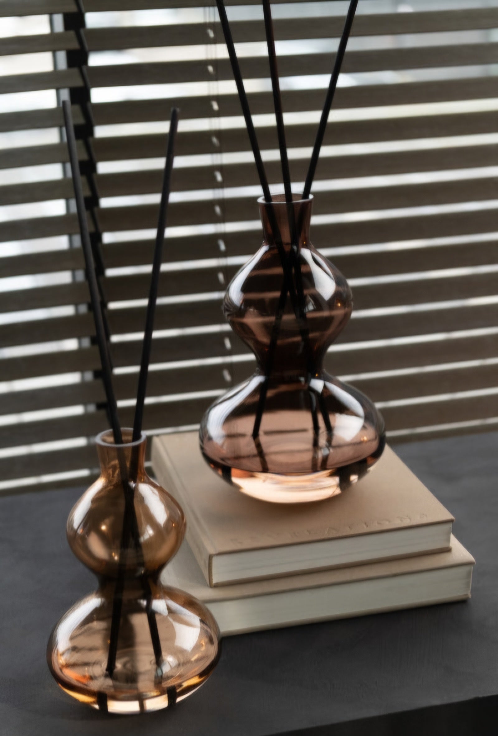 Geurolie Li-Ly Land Glas Bruin Small 500ml - Geurstokjes - J-Line - livinglovely.nl