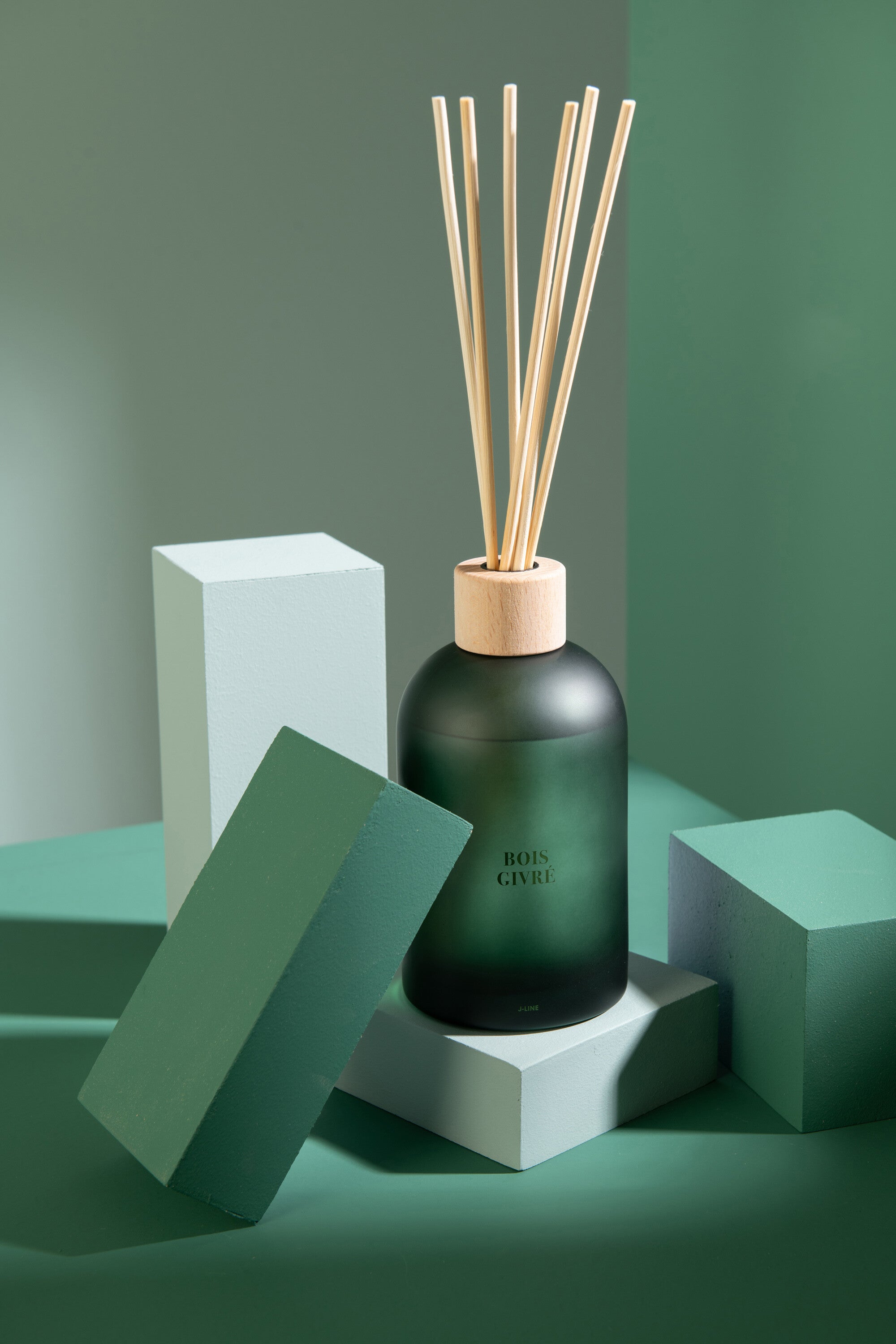 Geurstokjes Accords Essentiels Bois Givré 550ml - Geurstokjes - J-Line - livinglovely.nl