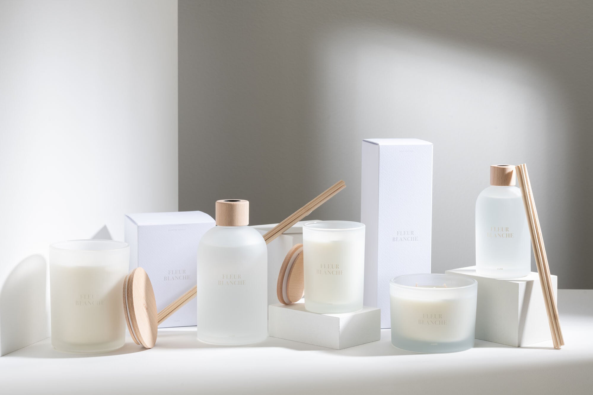 Geurstokjes Accords Essentiels Fleur Blanche 550ml - Geurstokjes - J-Line - livinglovely.nl