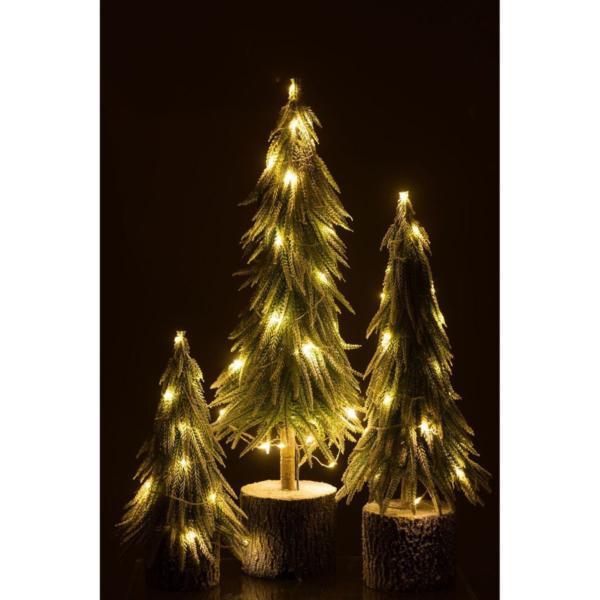 Kerstboom A+Led Kunststof Sneeuw Groen Medium H45cm van J-Line, geplaatst in een sfeervol interieur