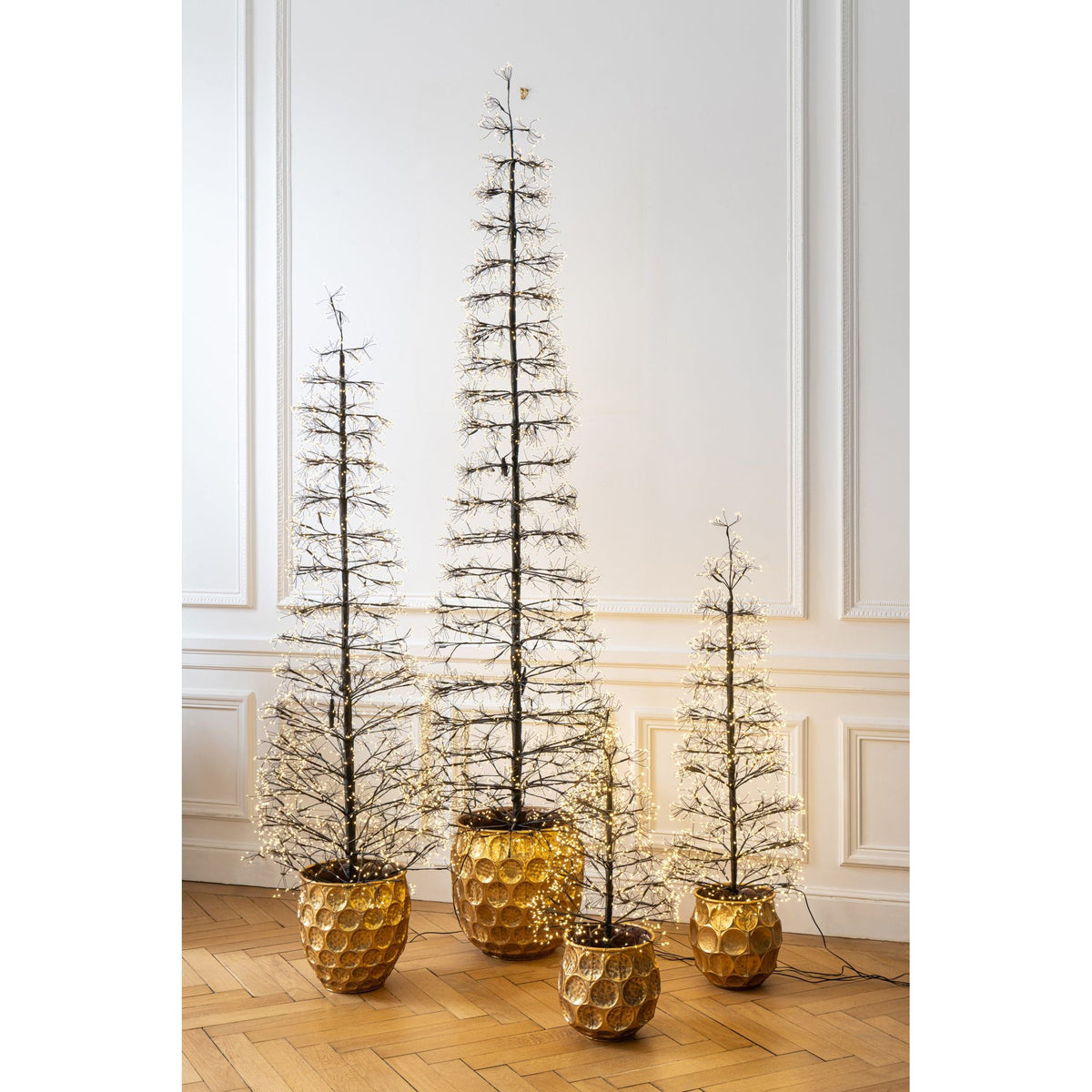Kerstboom Led Warm Witte Lichten Ijzer Zwart Large H180cm van J-Line, zwarte kerstboom van ijzer, van dichtbij gezien