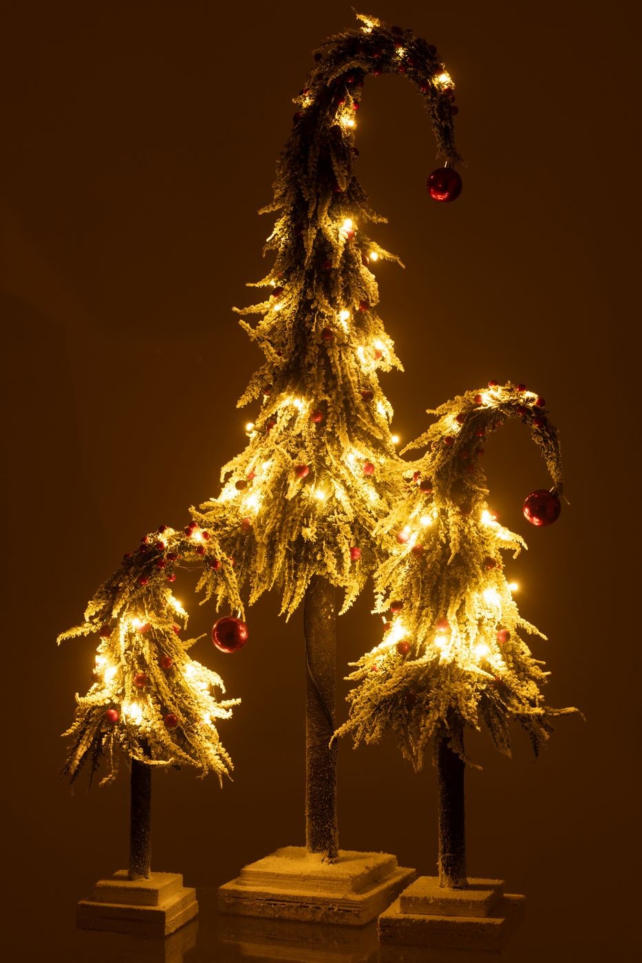 Kerstboom Muts+Led Kunststof Sneeuw Groen/Rood Medium - Kerstboom - J-Line - livinglovely.nl