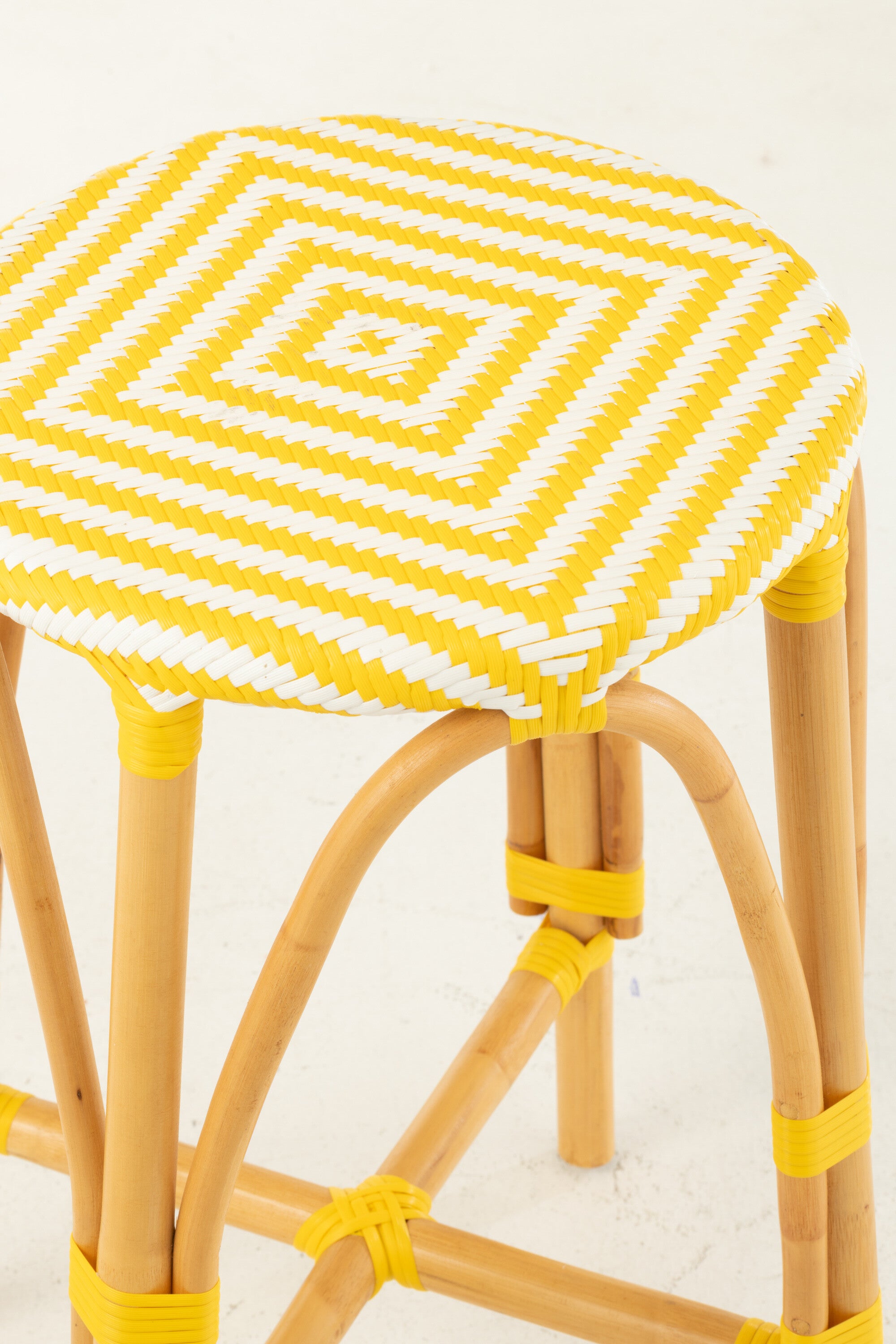 Kruk Rotan Geel/Wit Large - Barkruk - J-Line - livinglovely.nl