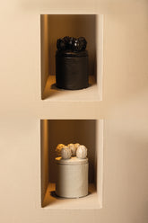 Krystine Black Round Ceramic Pot With Tulips Top PTMD - Keukenaccessoire - PTMD - livinglovely.nl