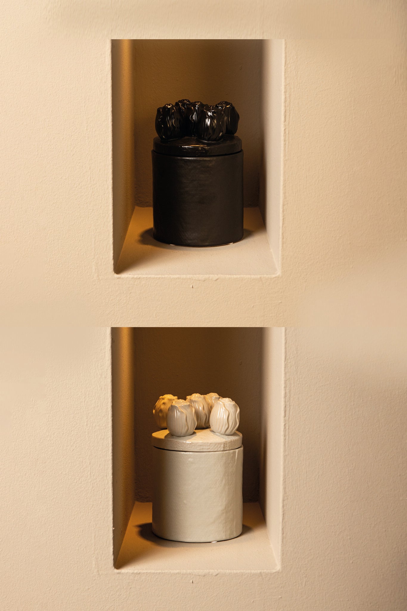 Krystine Black Round Ceramic Pot With Tulips Top PTMD - Keukenaccessoire - PTMD - livinglovely.nl