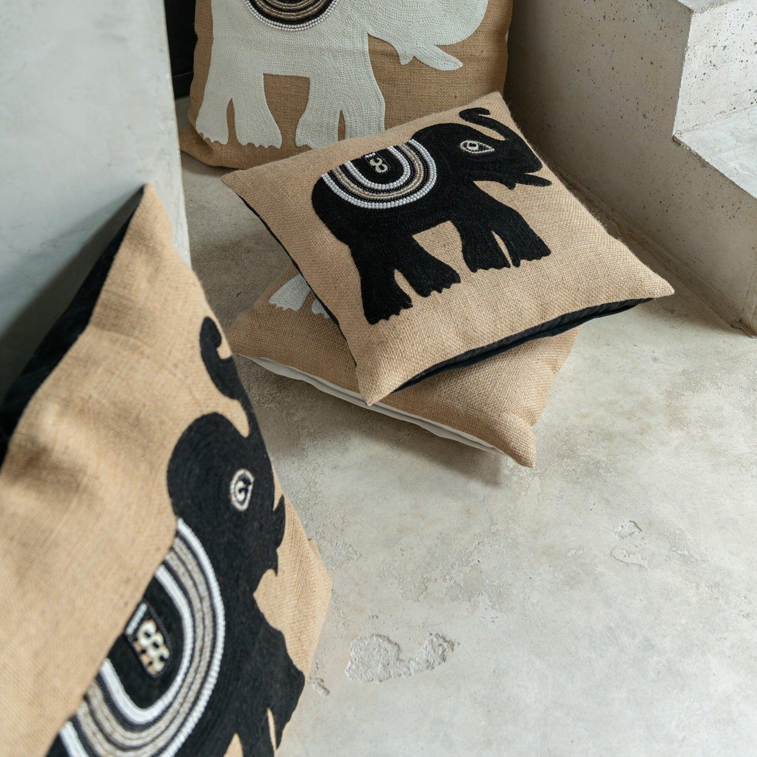 Kussen Olifant Textiel Naturel/Wit Small - Kussen - J-Line - livinglovely.nl