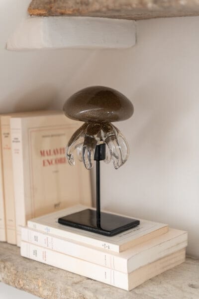 Kwal Op Voet Glas Bruin Large - Ornament - J-Line - livinglovely.nl