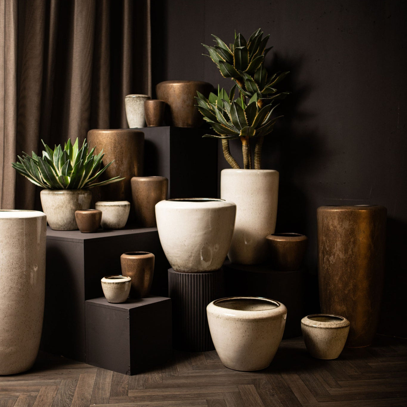 Kyleigh Bronze Round Ceramic Pot Smooth High XL - - PTMD - livinglovely.nl