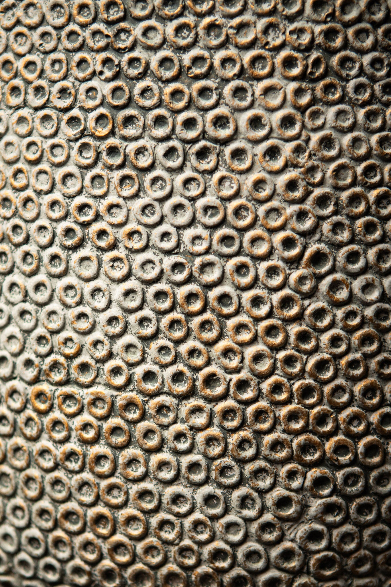 Laim Grey Cement Round Pot Dots Pattern Base XXL Dia40xH40cm PTMD - Pot - PTMD - livinglovely.nl