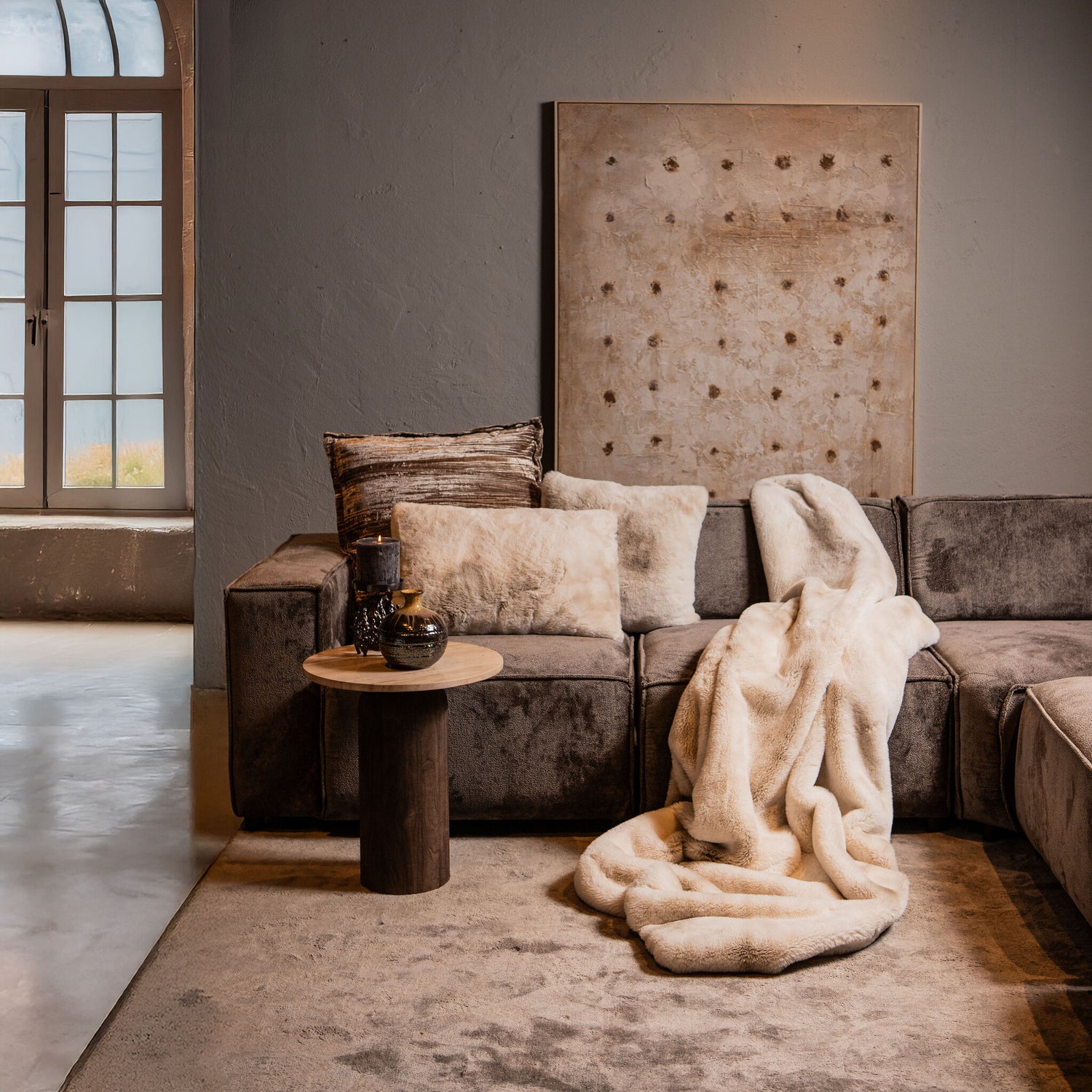 Linde Offwhite Kunstfell Tagesdecke Geschenkbox 220x240 PTMD - Fußhocker - PTMD - livinglovely.de