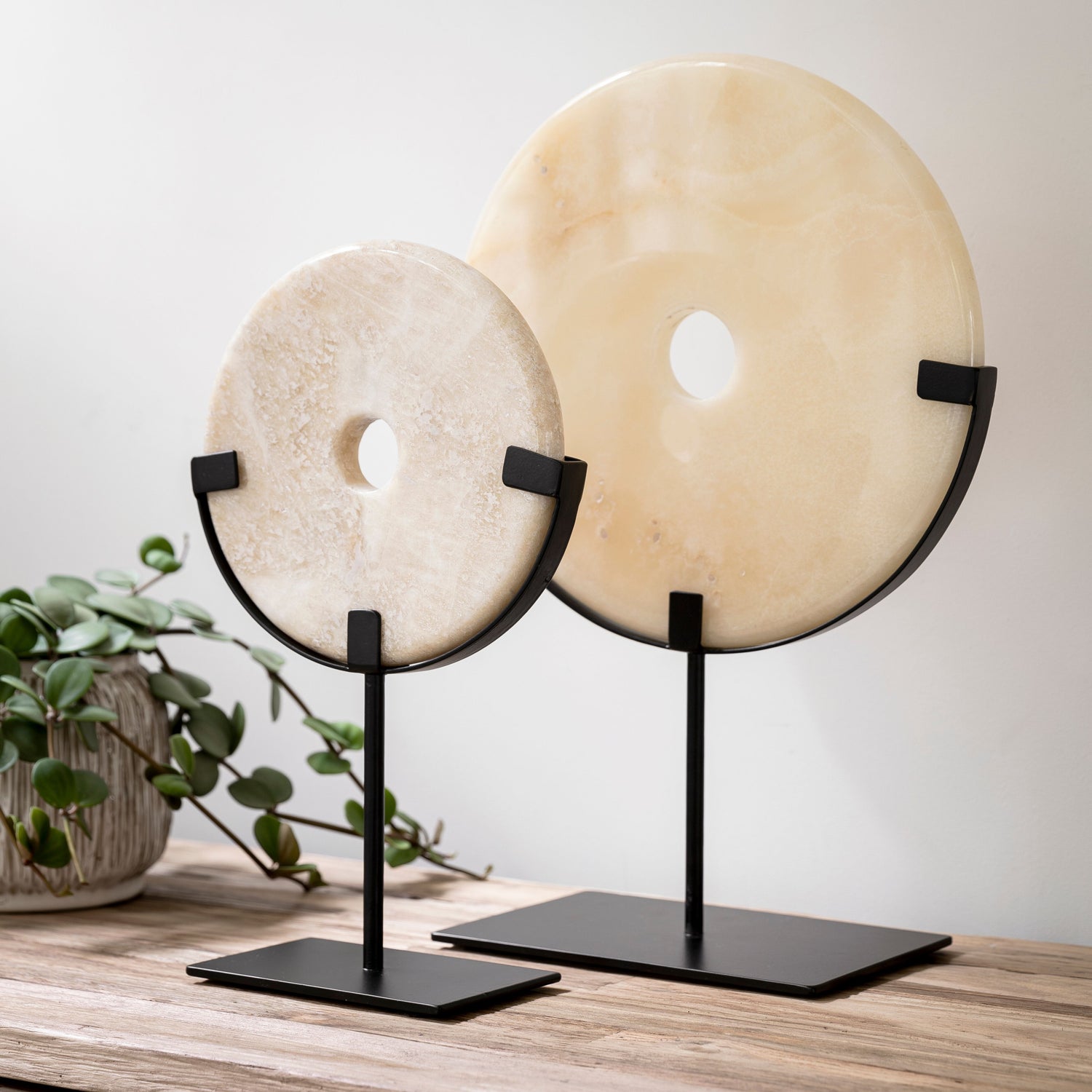 Must Living Coin Onyx On a Stand Large - Ornament - MUST Living - livinglovely.nl