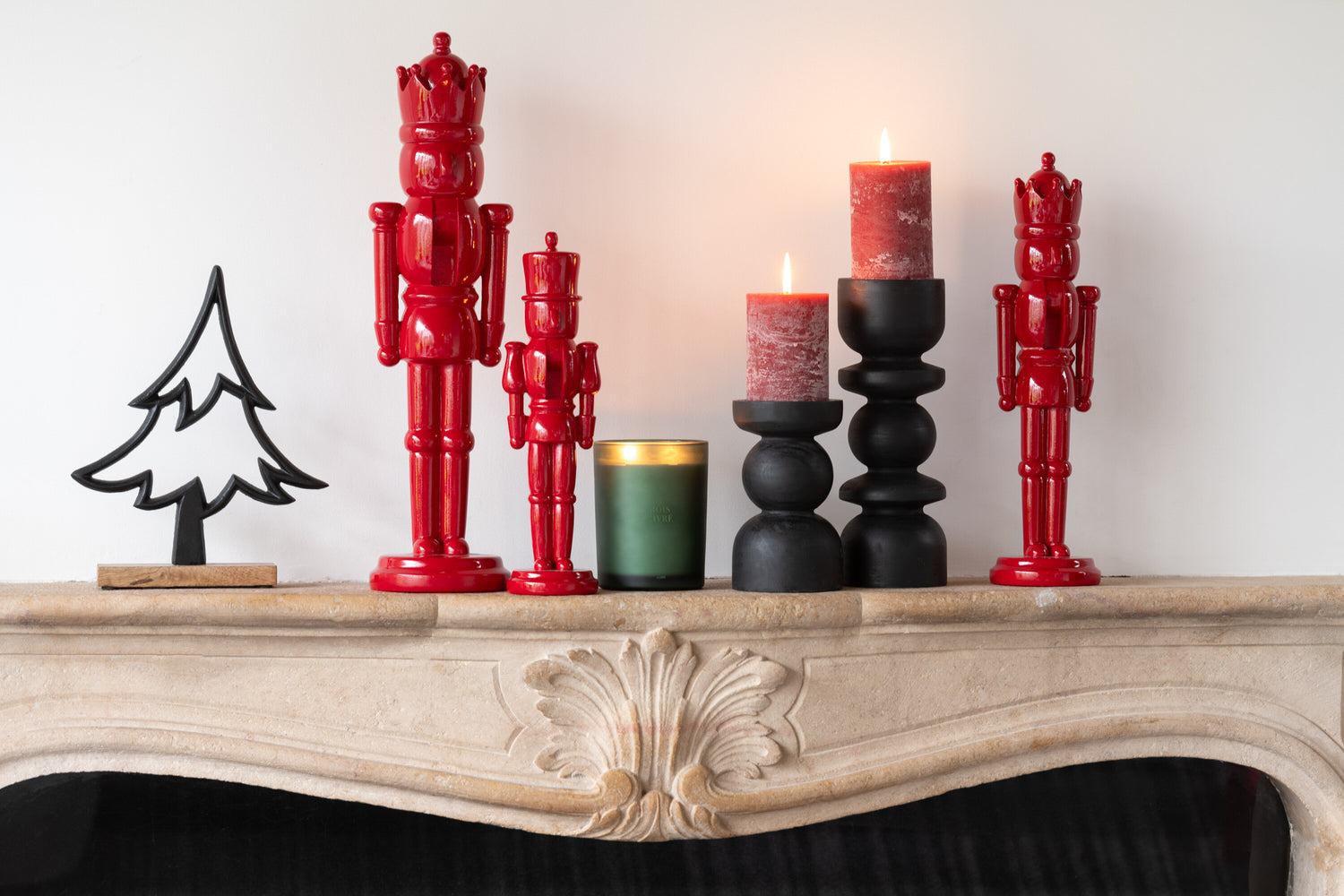 Nutcracker Resin Shiny Red Medium Assortment Of 2 - - J-Line - livinglovely.nl