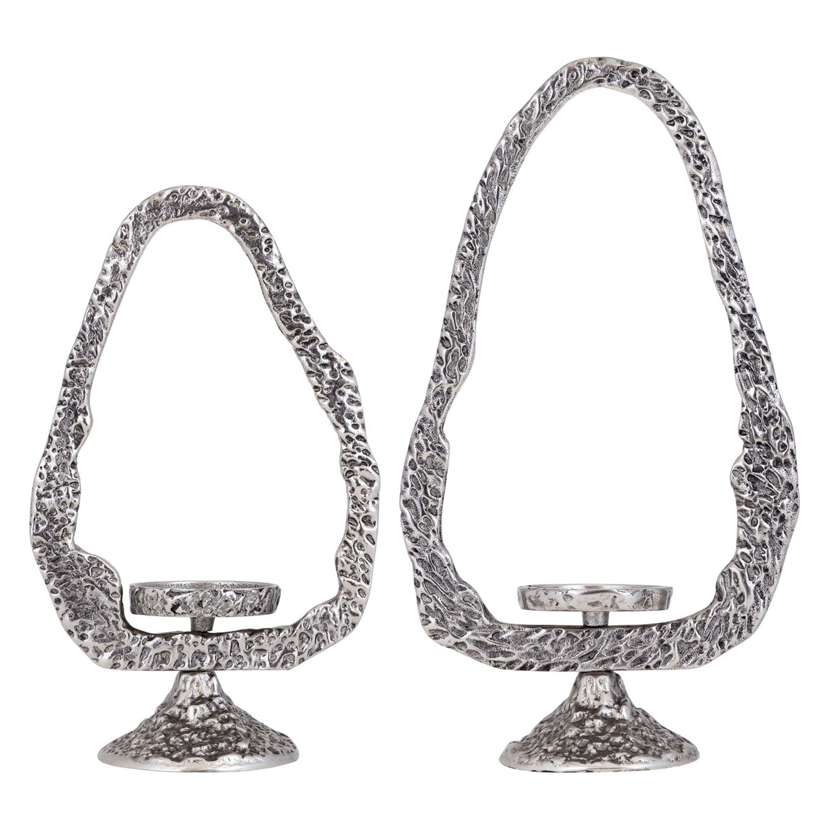 Set Van 2 Yindee Kandelaars Gun Metal van PTMD, de complete set met beide kandelaars naast elkaar op witte achtergrond