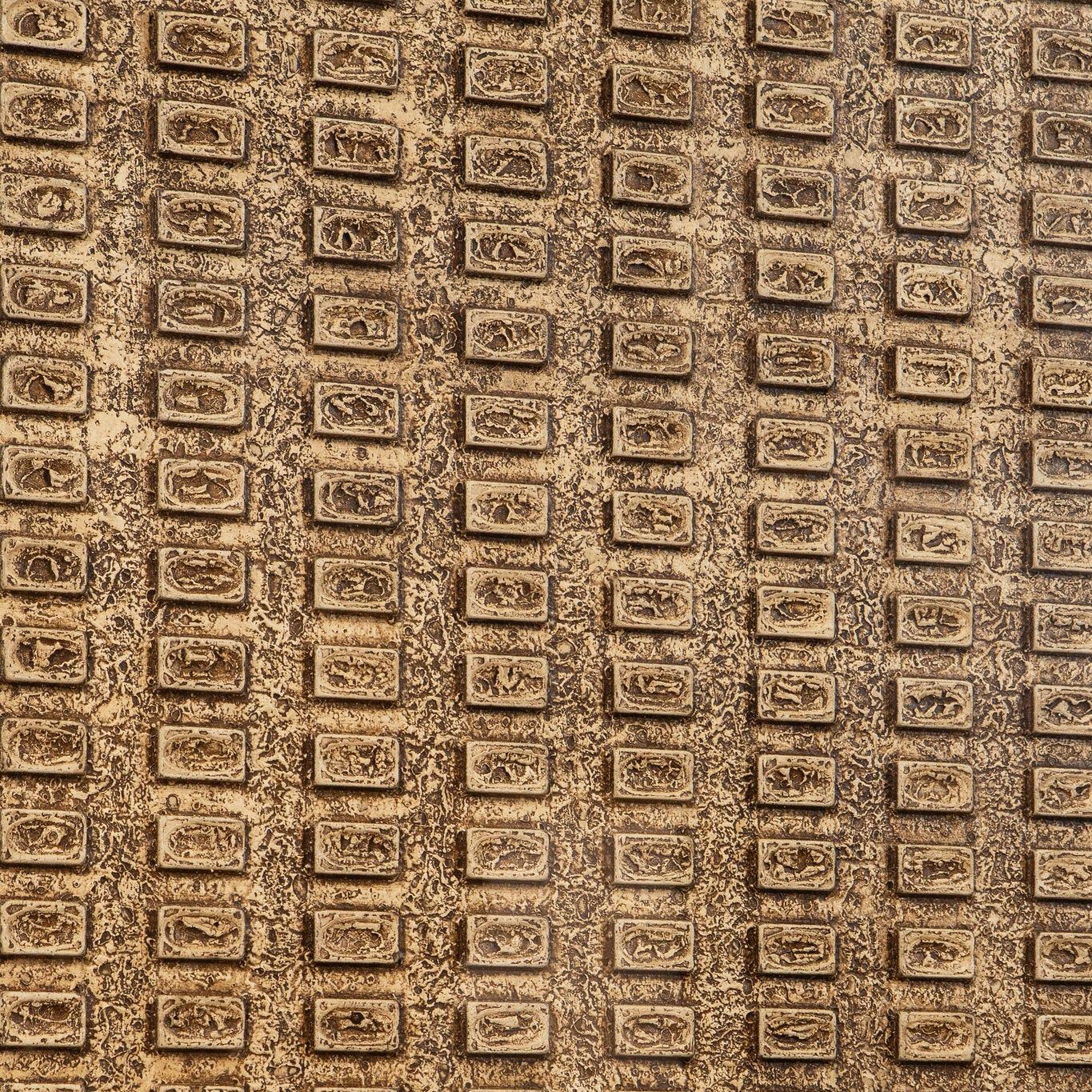 Sierre Bronze MDF Framed Wall Panel With Glass L van PTMD, bronskleurig wandpaneel in een sfeervolle interieursetting