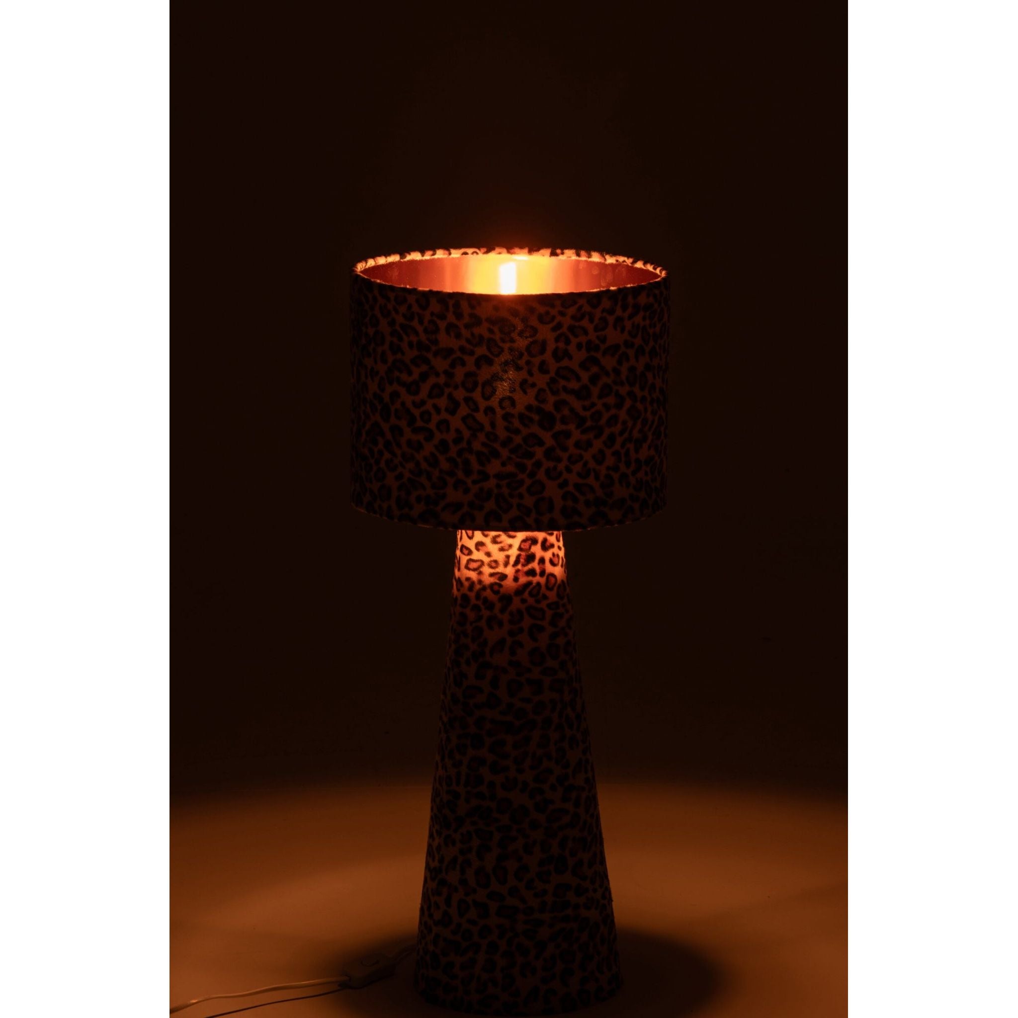 Tafellamp Panterprint Stof Multi Medium van J-Line, derde weergave van de lamp met panterprint