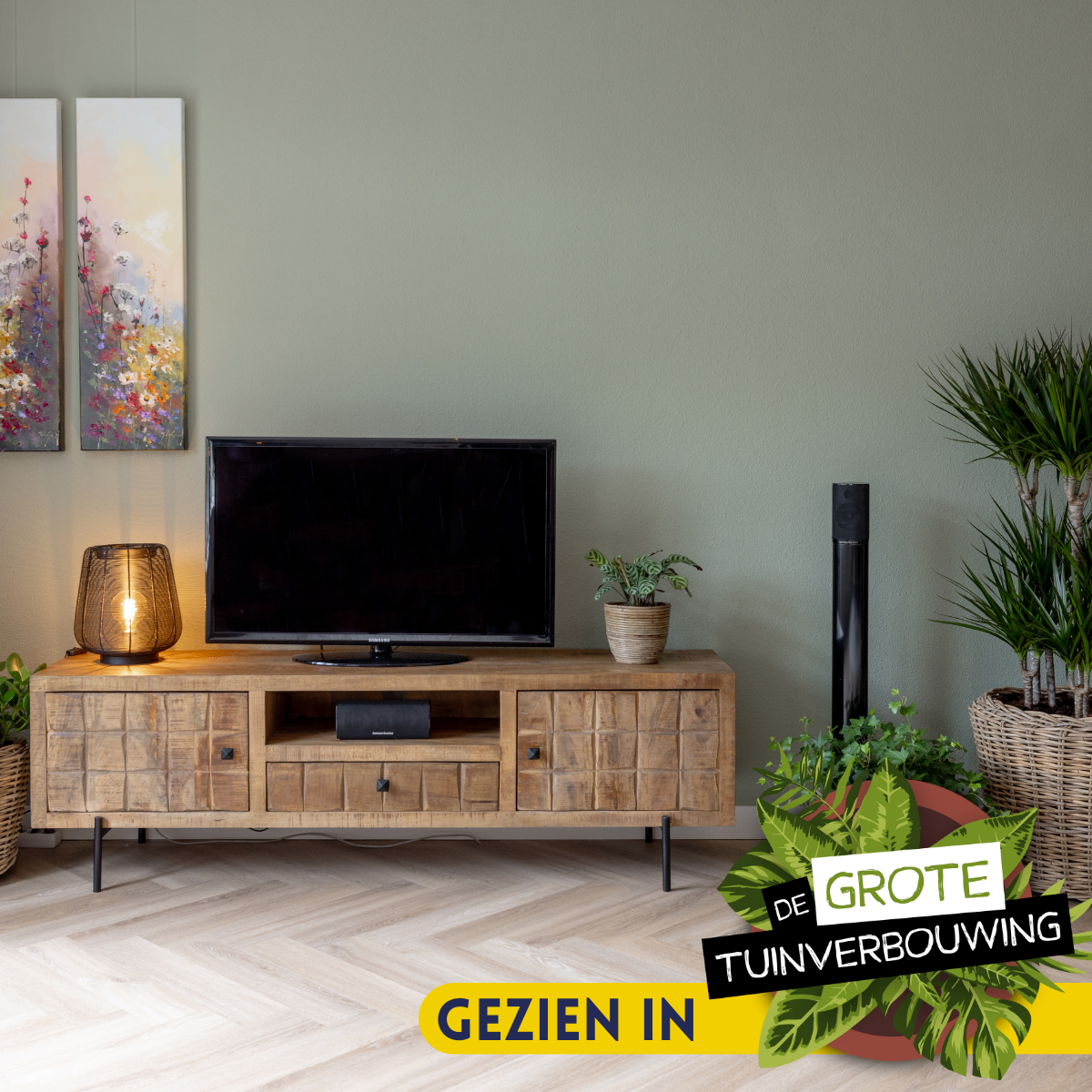 Vooraanzicht van het TV-meubel Brandy 180 cm van Starfurn met twee deuren en een lade