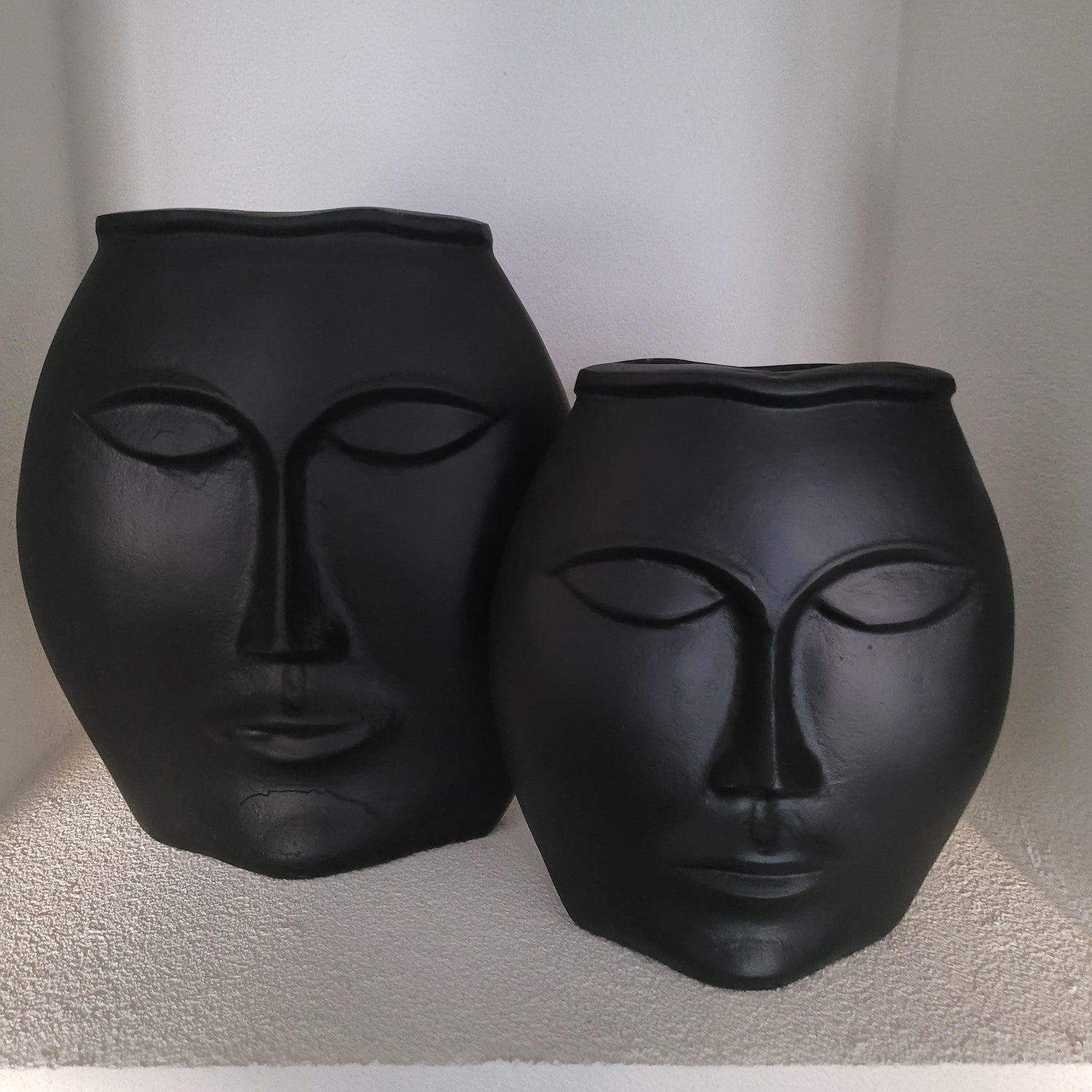 Vaas Face Mat Zwart - Vaas - Light & Living - livinglovely.nl