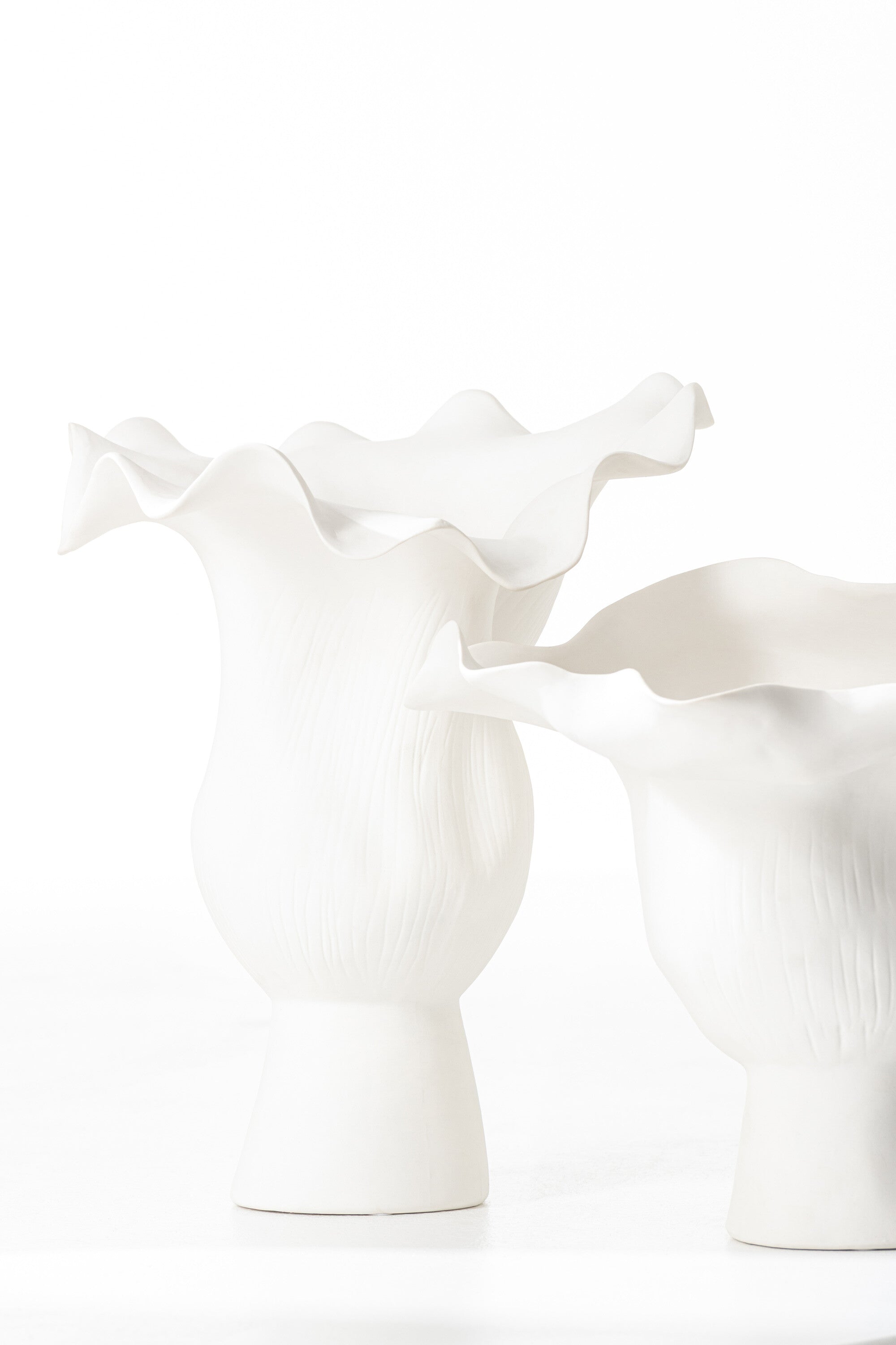 Vaas Smal Helix Onregelmatig Keramiek Wit - Vaas - J-Line - livinglovely.nl