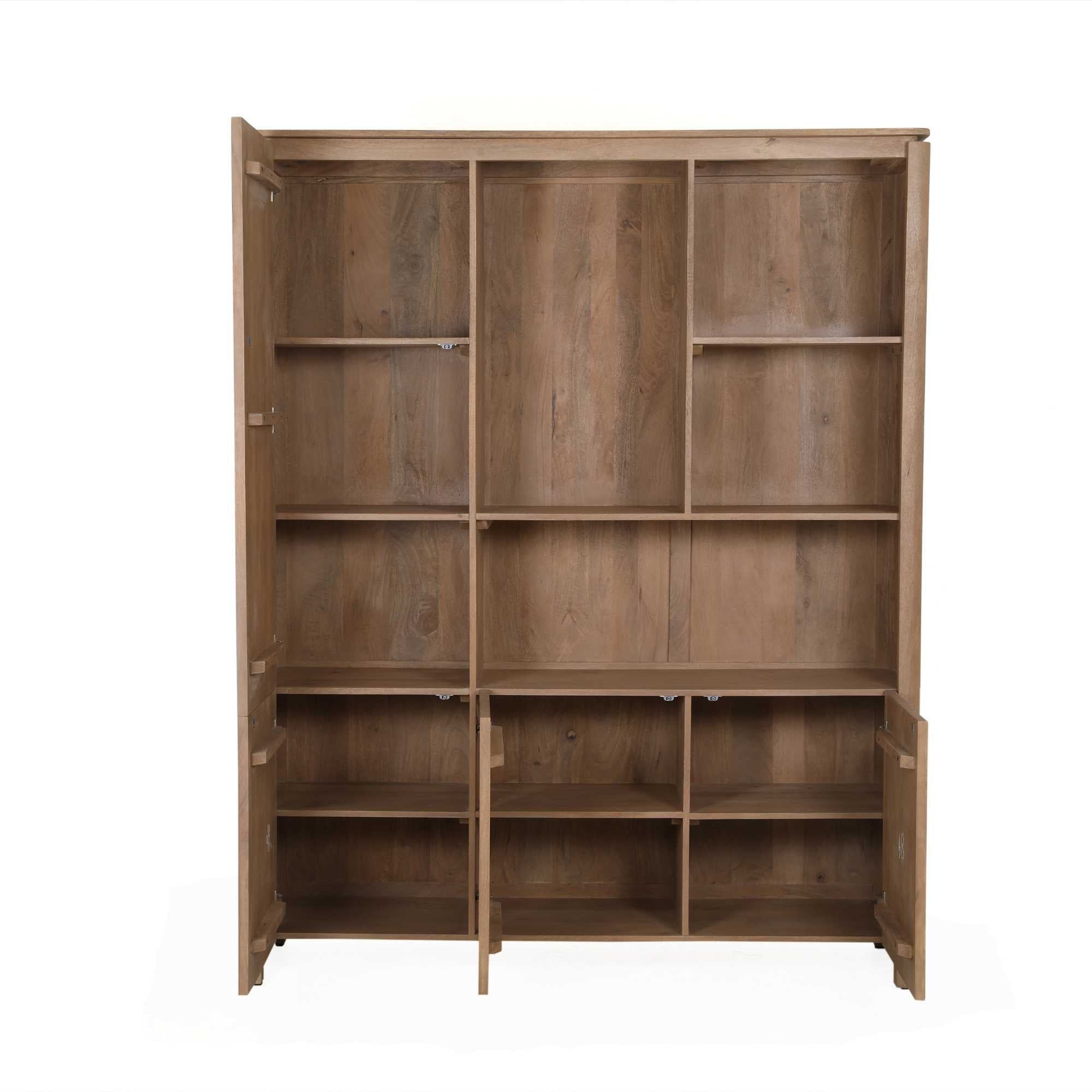 De open vakken van de Vakkenkast Dallas van Starfurn, gevuld met boeken en decoratie