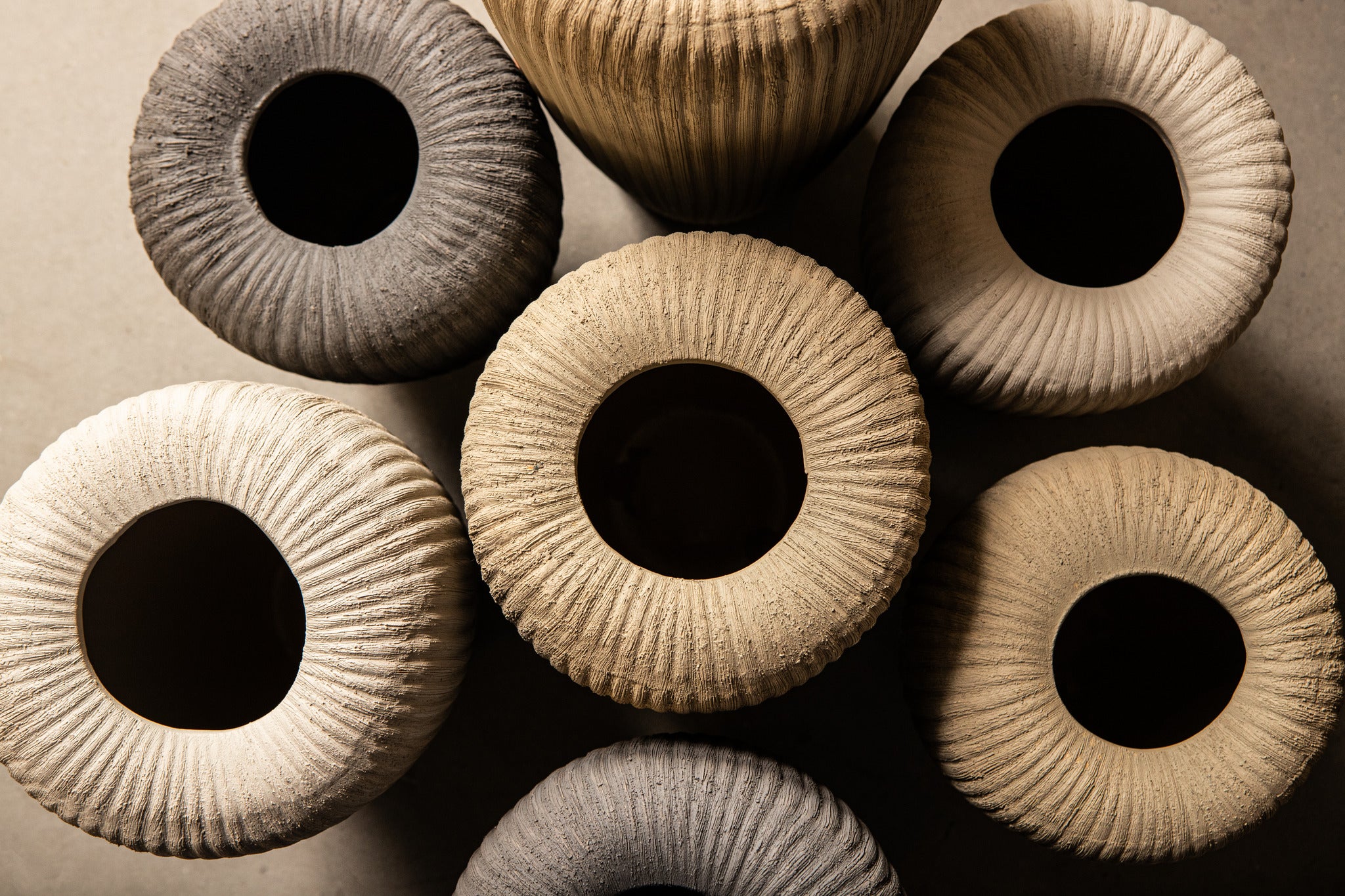 Zinet Taupe Round Ceramic Pot With Lines M (set of 2) - - PTMD - livinglovely.nl