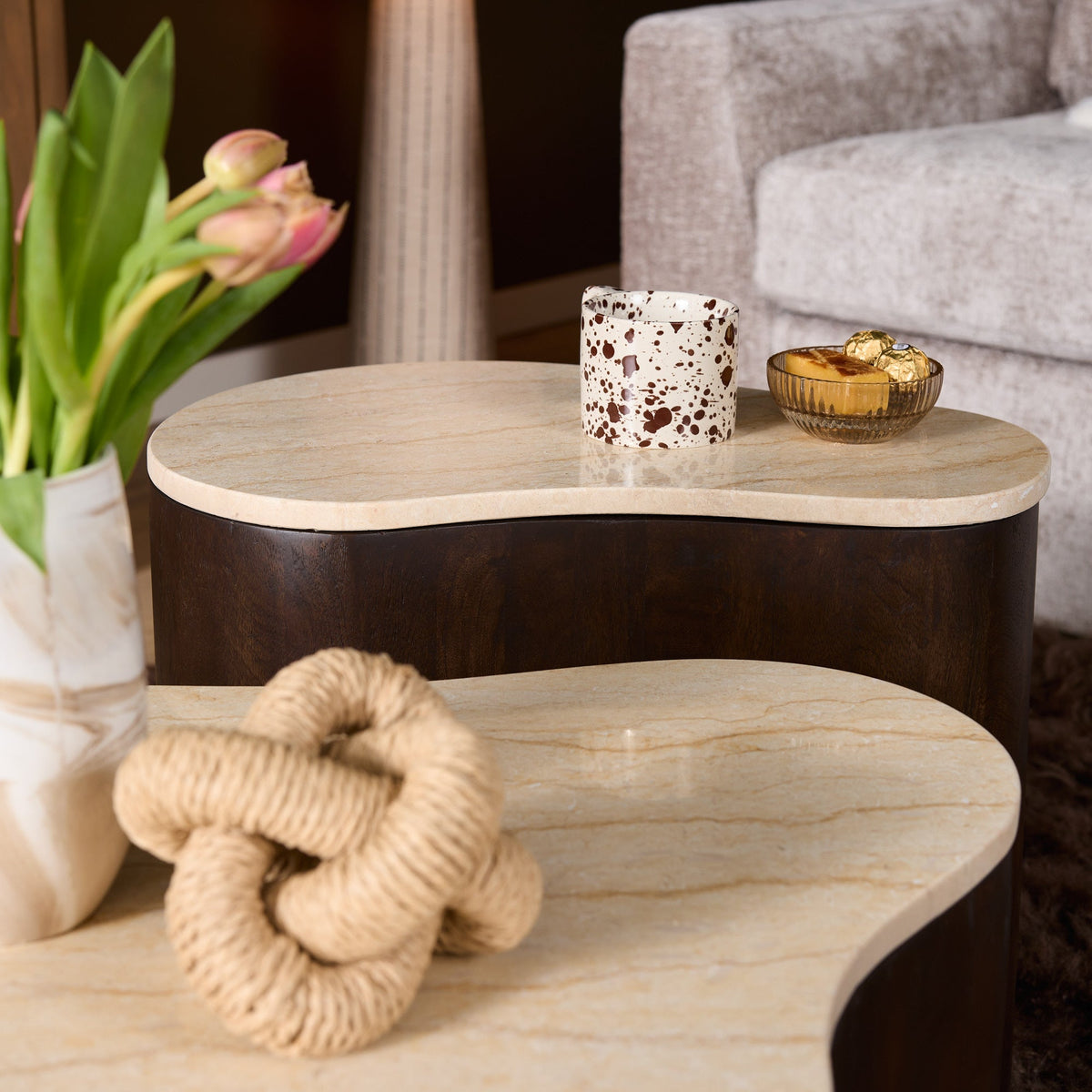 Zo style je je salontafel: de drie-lagen-regel die altijd werkt