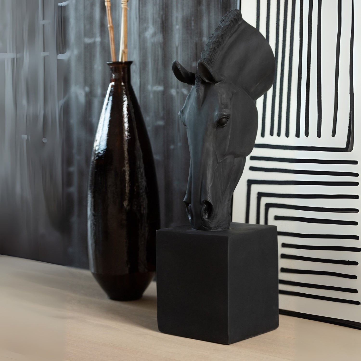 Paard Op Voet Zwart Small J-Line