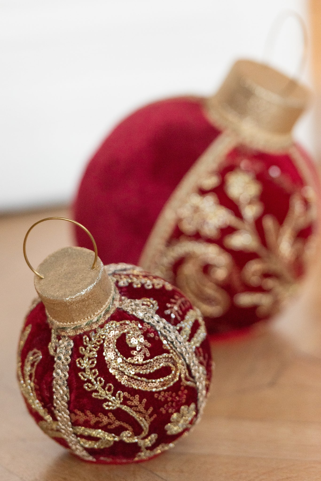 Bal Decoratief Patroon Polyfoam/Textiel Rood/Goud Medium J-Line