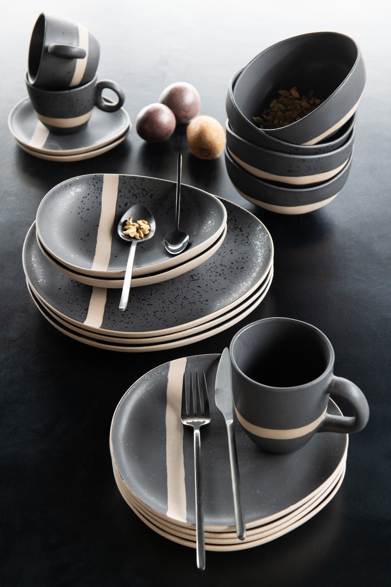 Bord Keramiek Zwart/Taupe Small J-Line