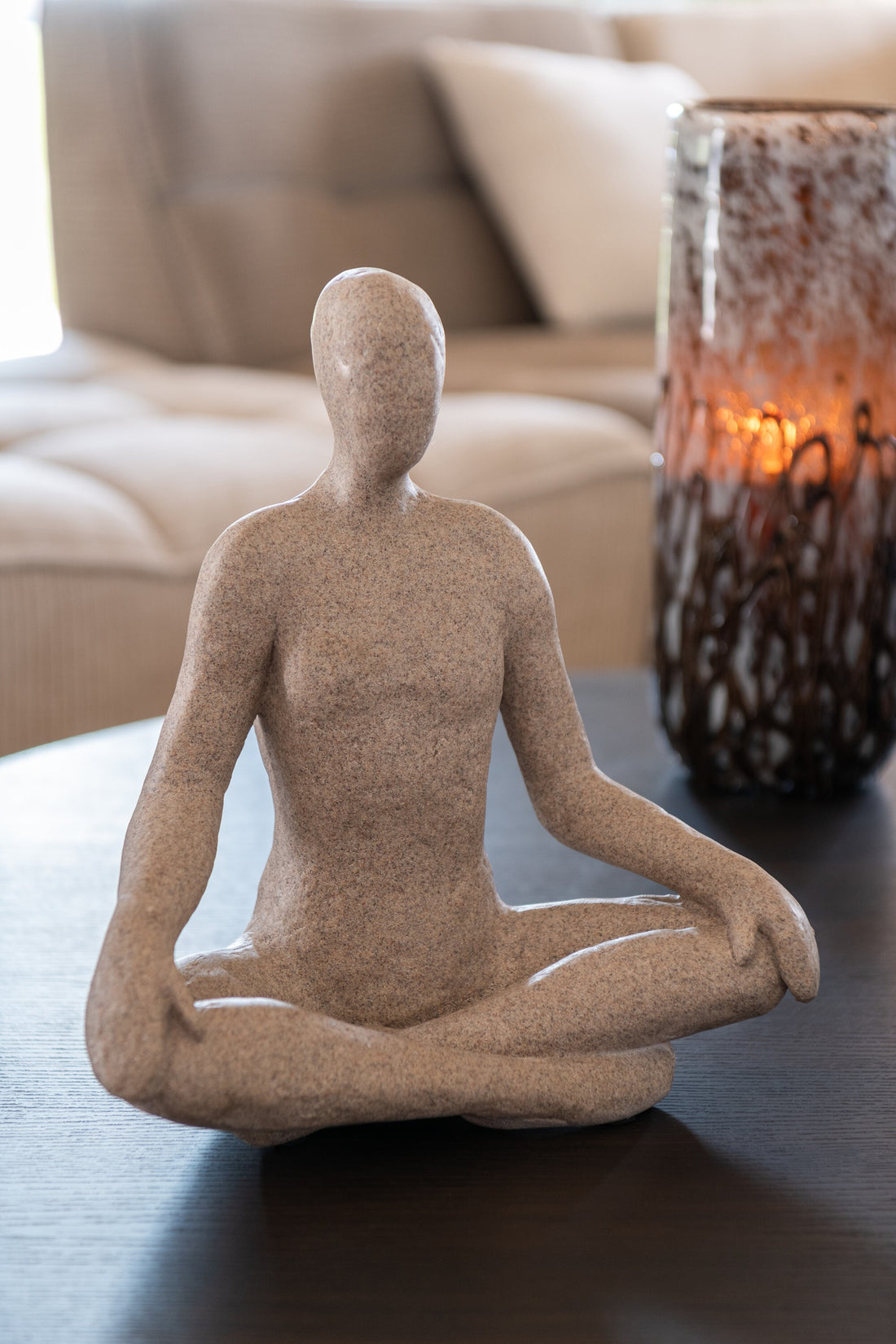 Beeld Yoga Resin Beige J-Line